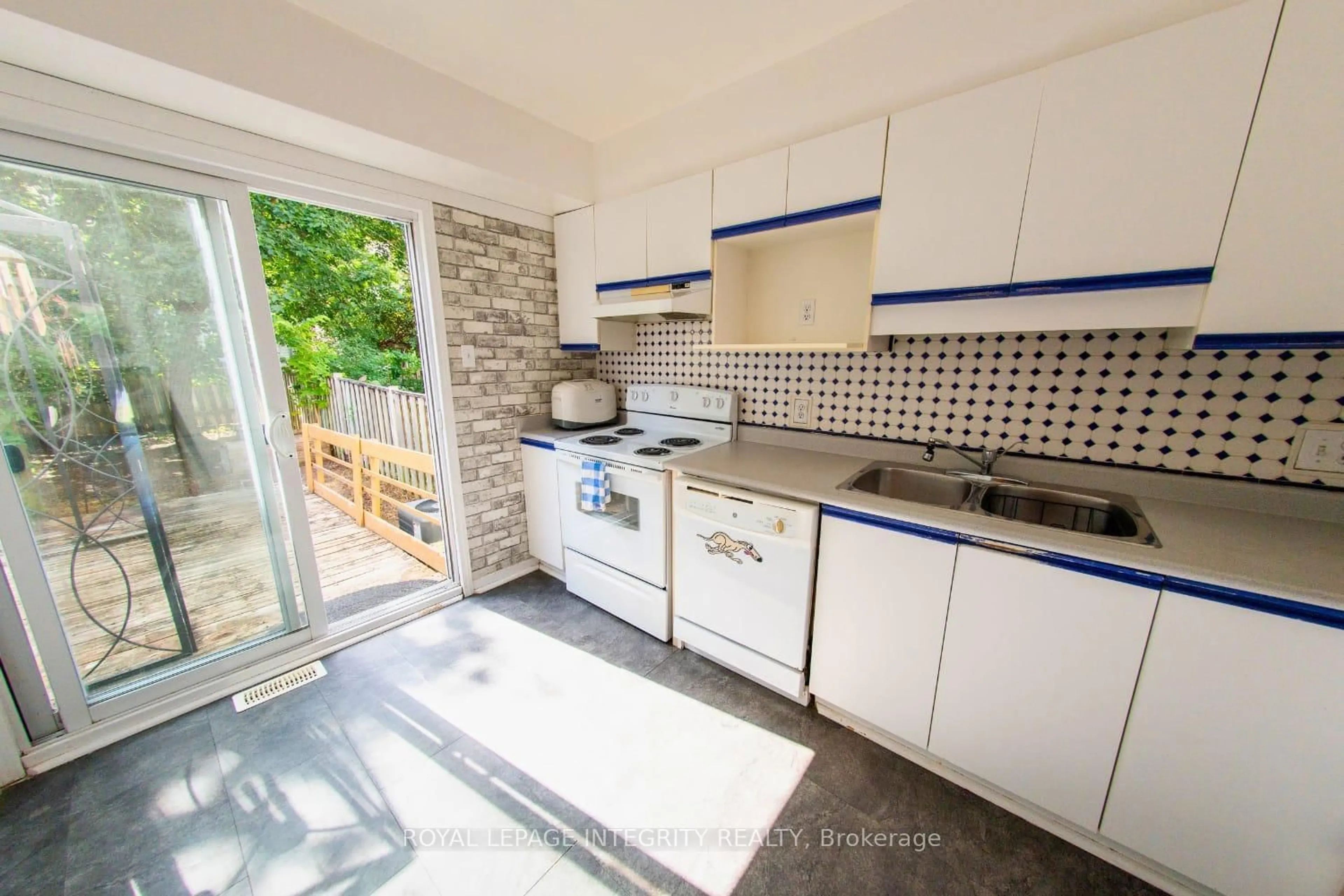 Standard kitchen, unknown for 242 Beatrice Dr, Ottawa Ontario K2J 4P1