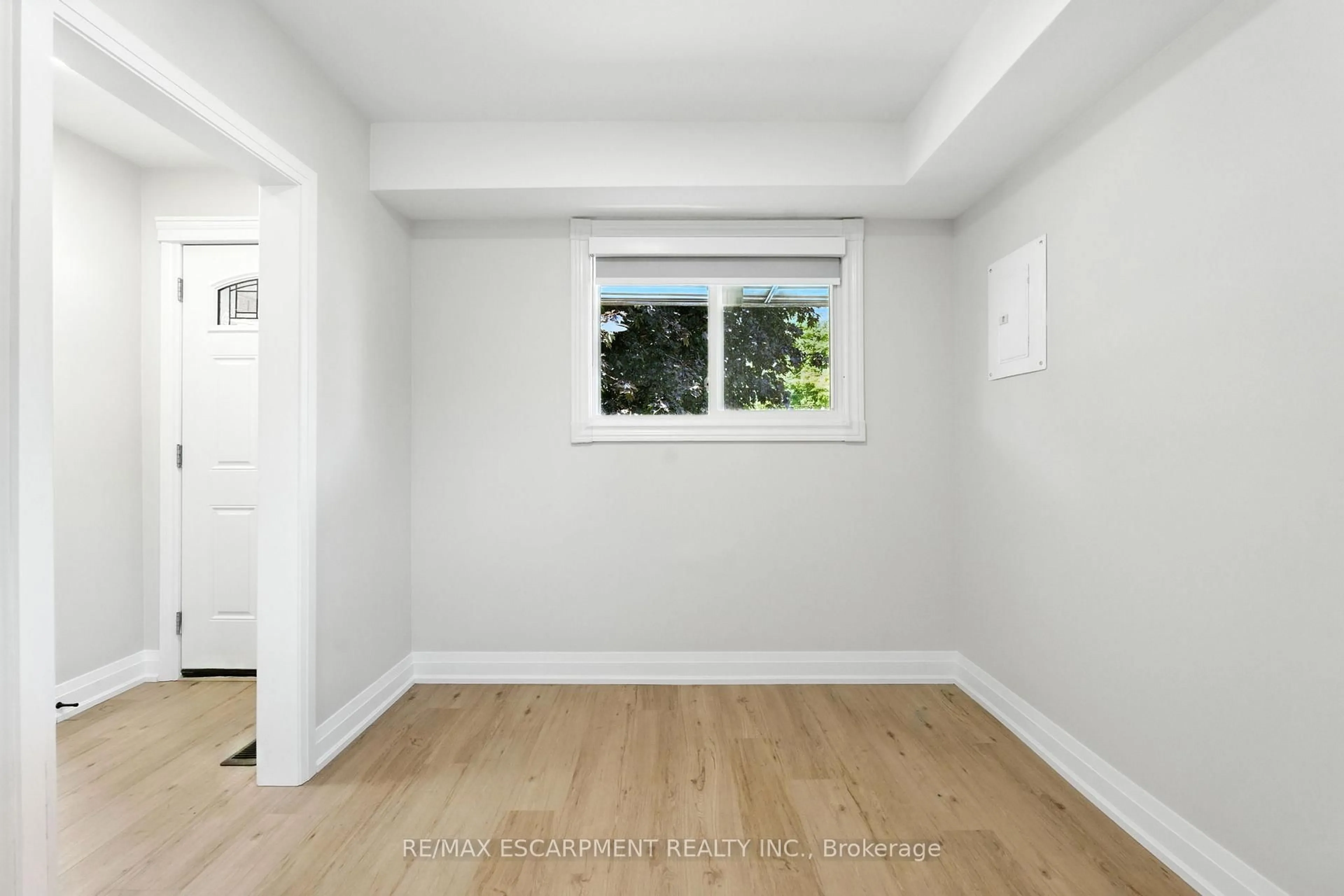 A pic of a room for 929 Upper Ottawa St, Hamilton Ontario L8T 3V6
