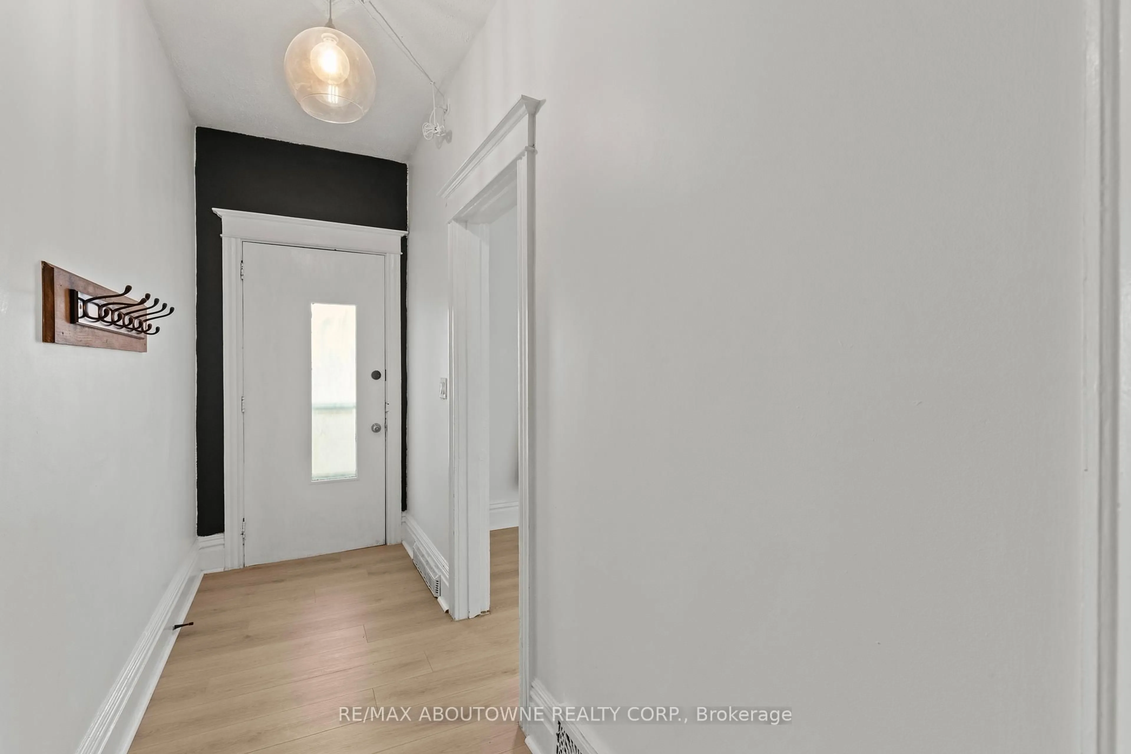 Indoor entryway for 26 Rosemont Ave, Hamilton Ontario L8L 2M3