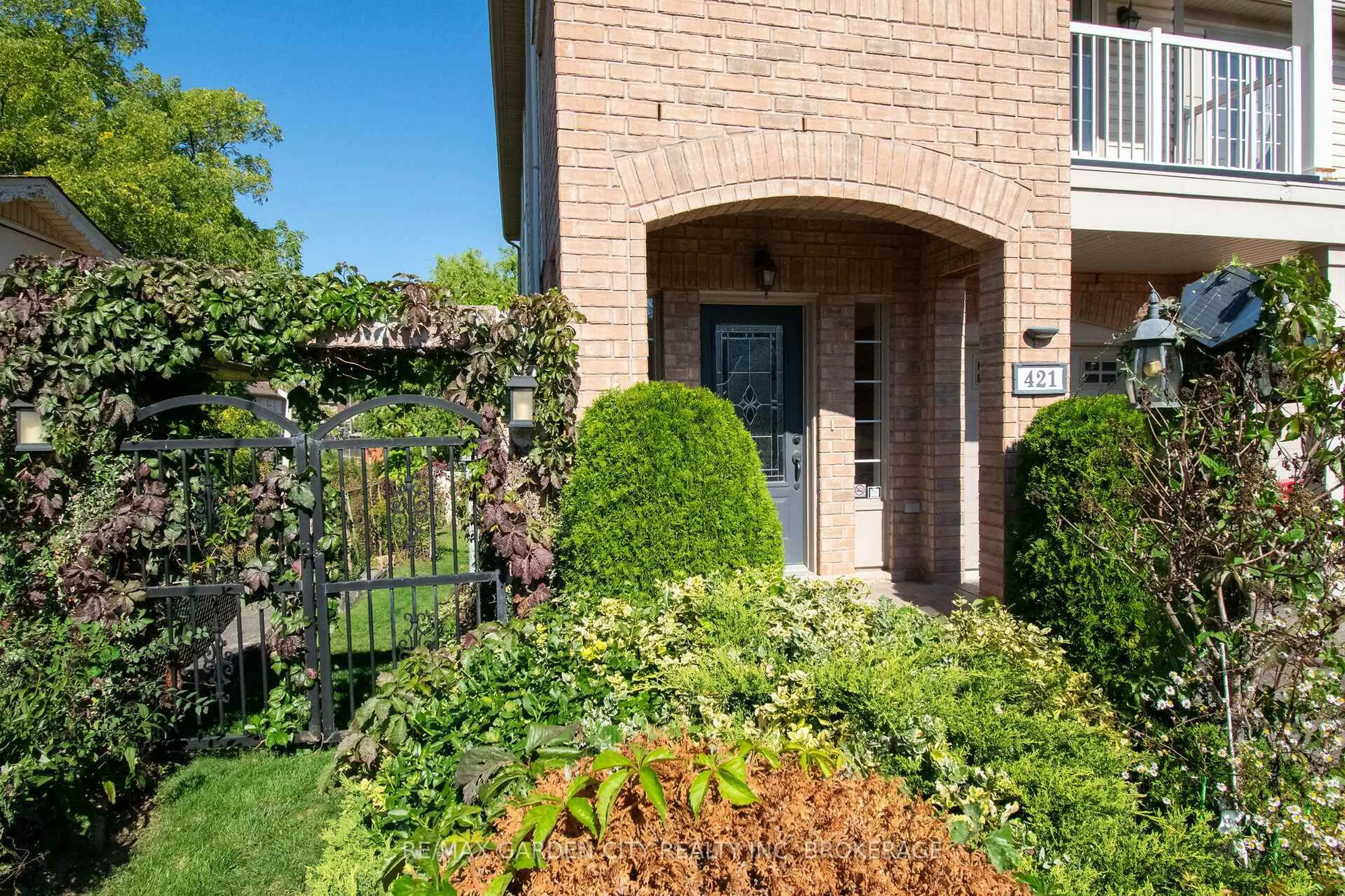 Home with brick exterior material, street for 421 Queenston St, St. Catharines Ontario L2P 2Y3