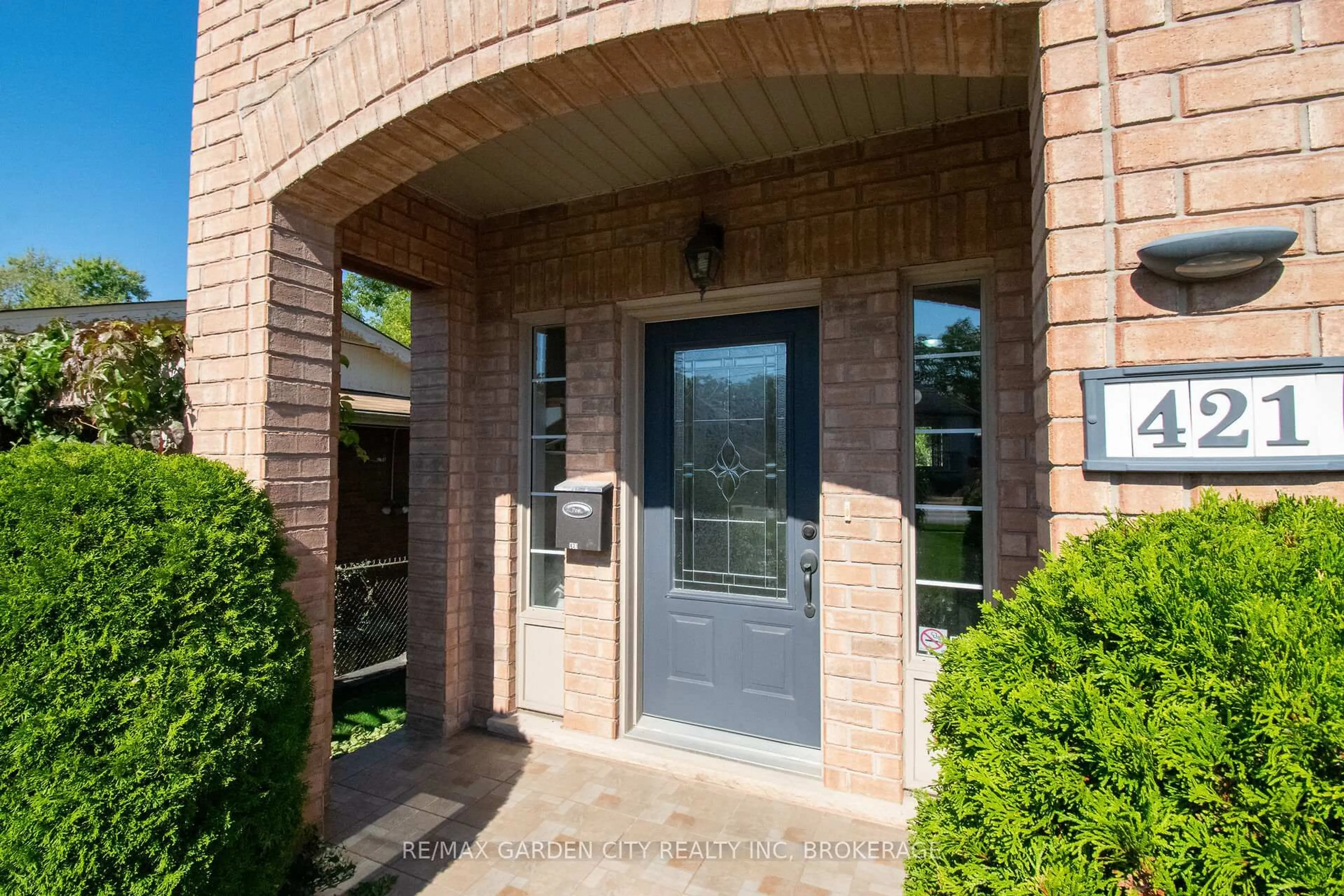 Home with brick exterior material, street for 421 Queenston St, St. Catharines Ontario L2P 2Y3