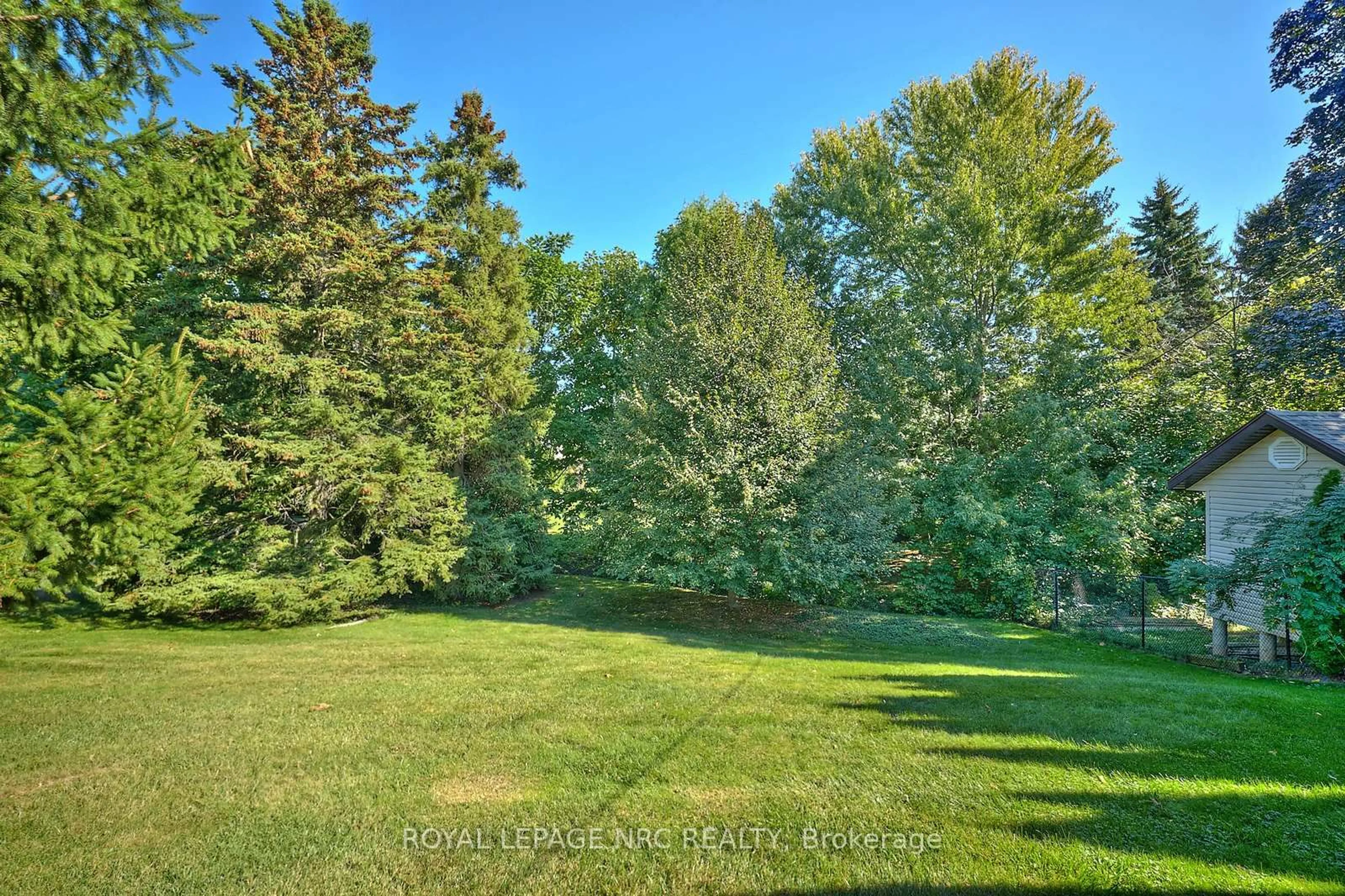 Patio, forest/trees view for 8 La Salle Dr, St. Catharines Ontario L2M 2E4