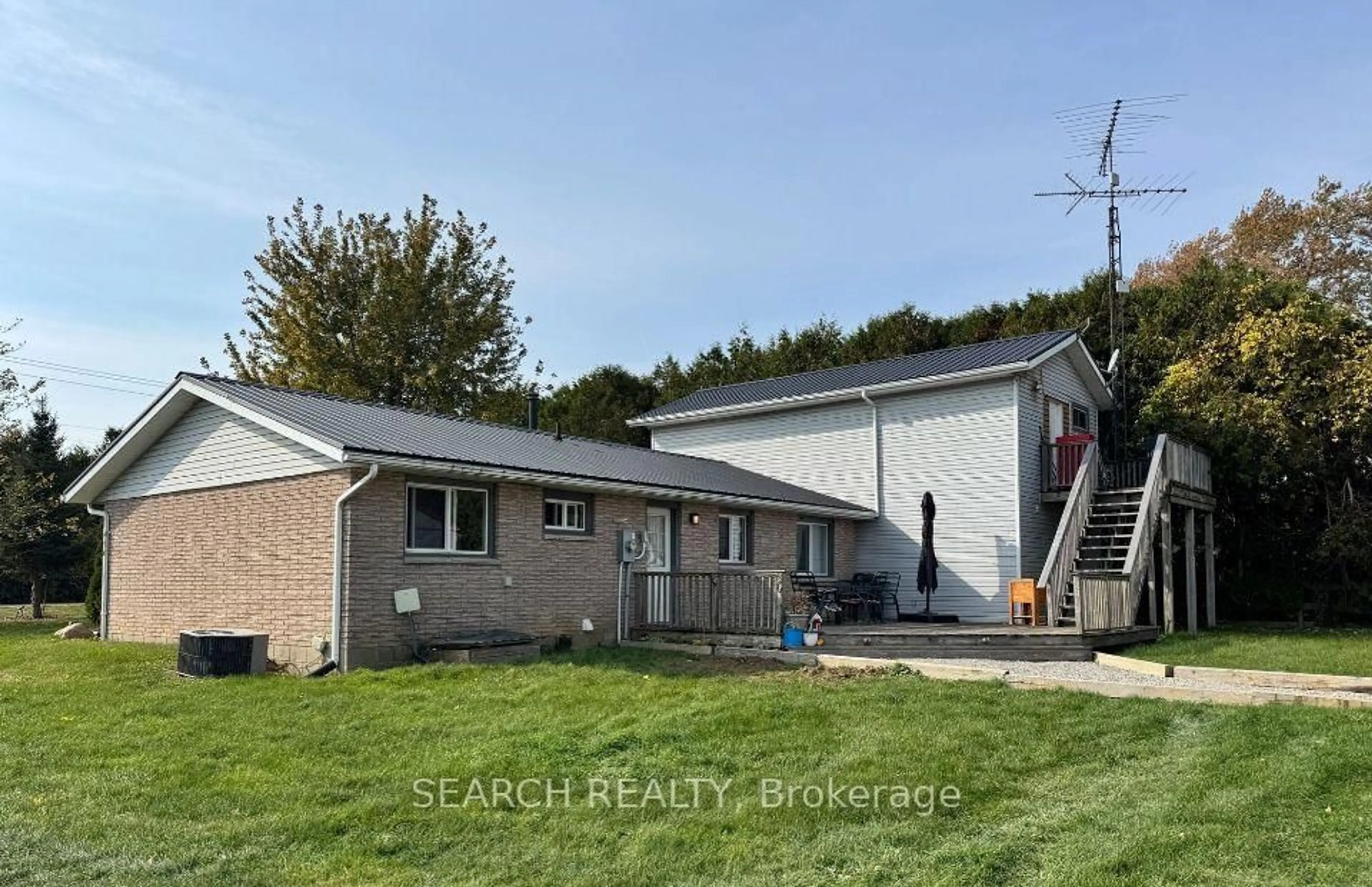 A pic from outside/outdoor area/front of a property/back of a property/a pic from drone, street for 19311 Gore Rd, Chatham-Kent Ontario N0P 1A0