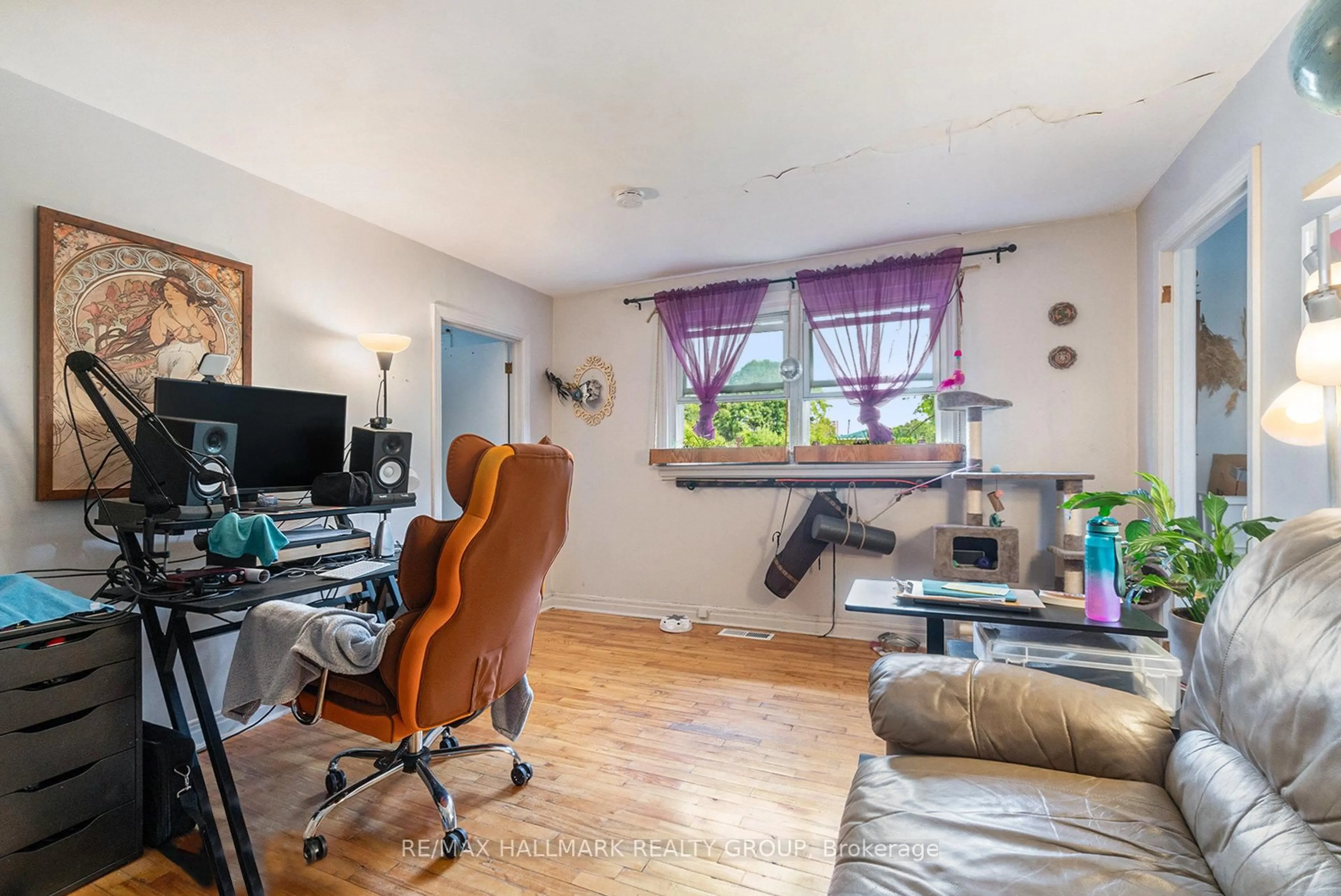 A pic of a room for 426 Blake Blvd, Ottawa Ontario K1K 1B1