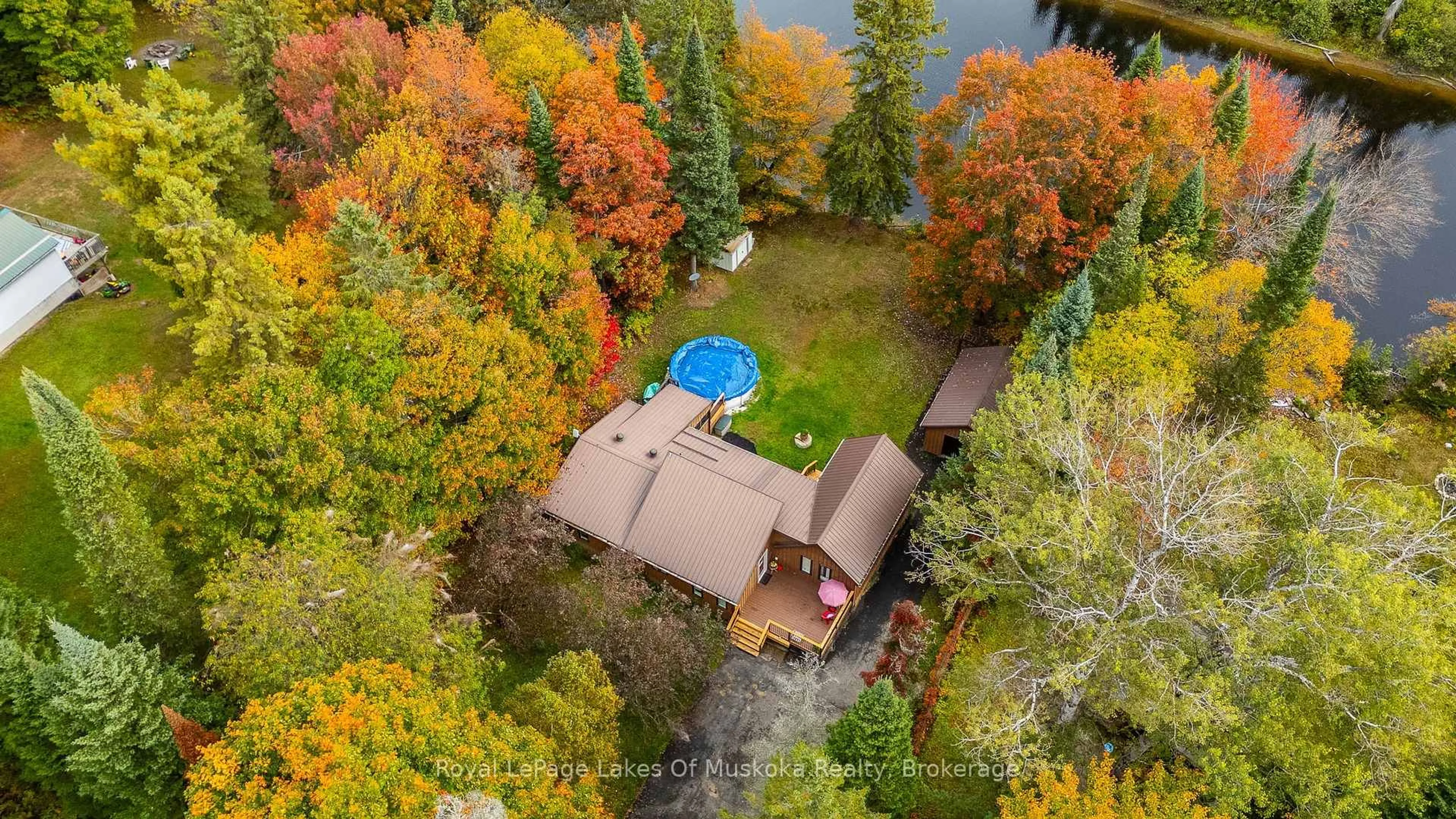 A pic from outside/outdoor area/front of a property/back of a property/a pic from drone, water/lake/river/ocean view for 29 Ascott Lane, Huntsville Ontario P0B 1L0