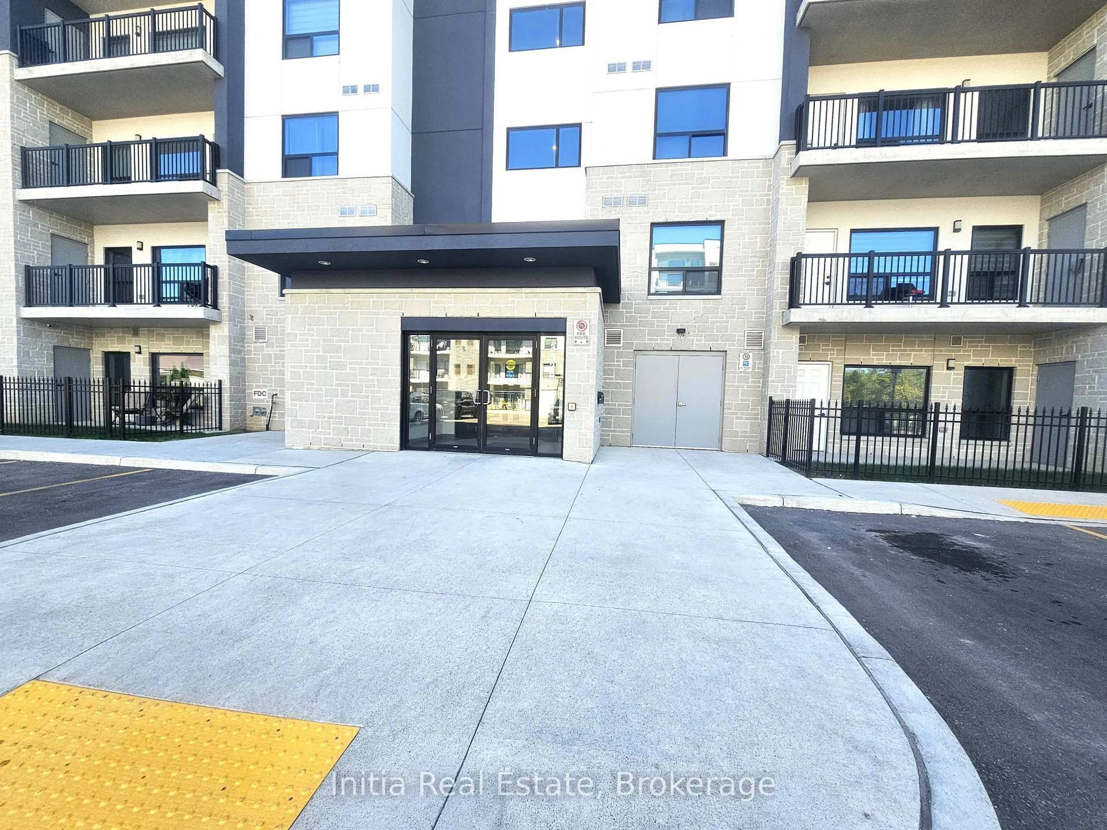 Indoor foyer for 3320 Stella Cres #117, Windsor Ontario N8T 0B7