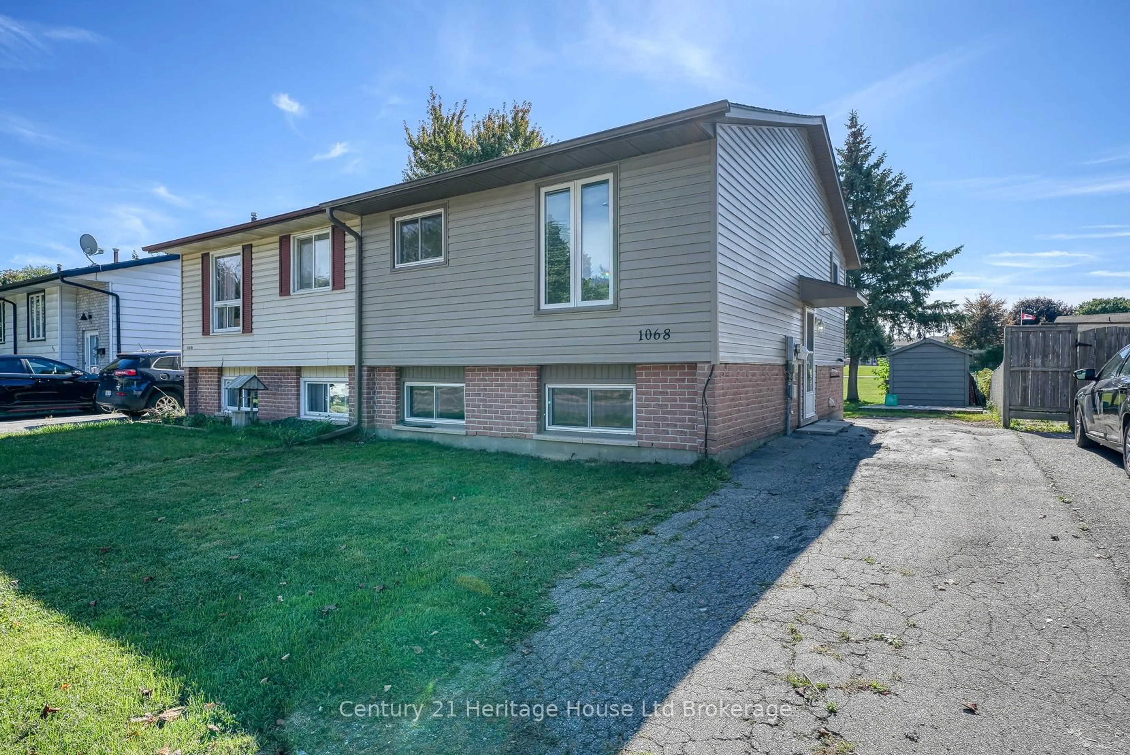 A pic from outside/outdoor area/front of a property/back of a property/a pic from drone, street for 1068 Cree Ave, Woodstock Ontario N4T 1A2