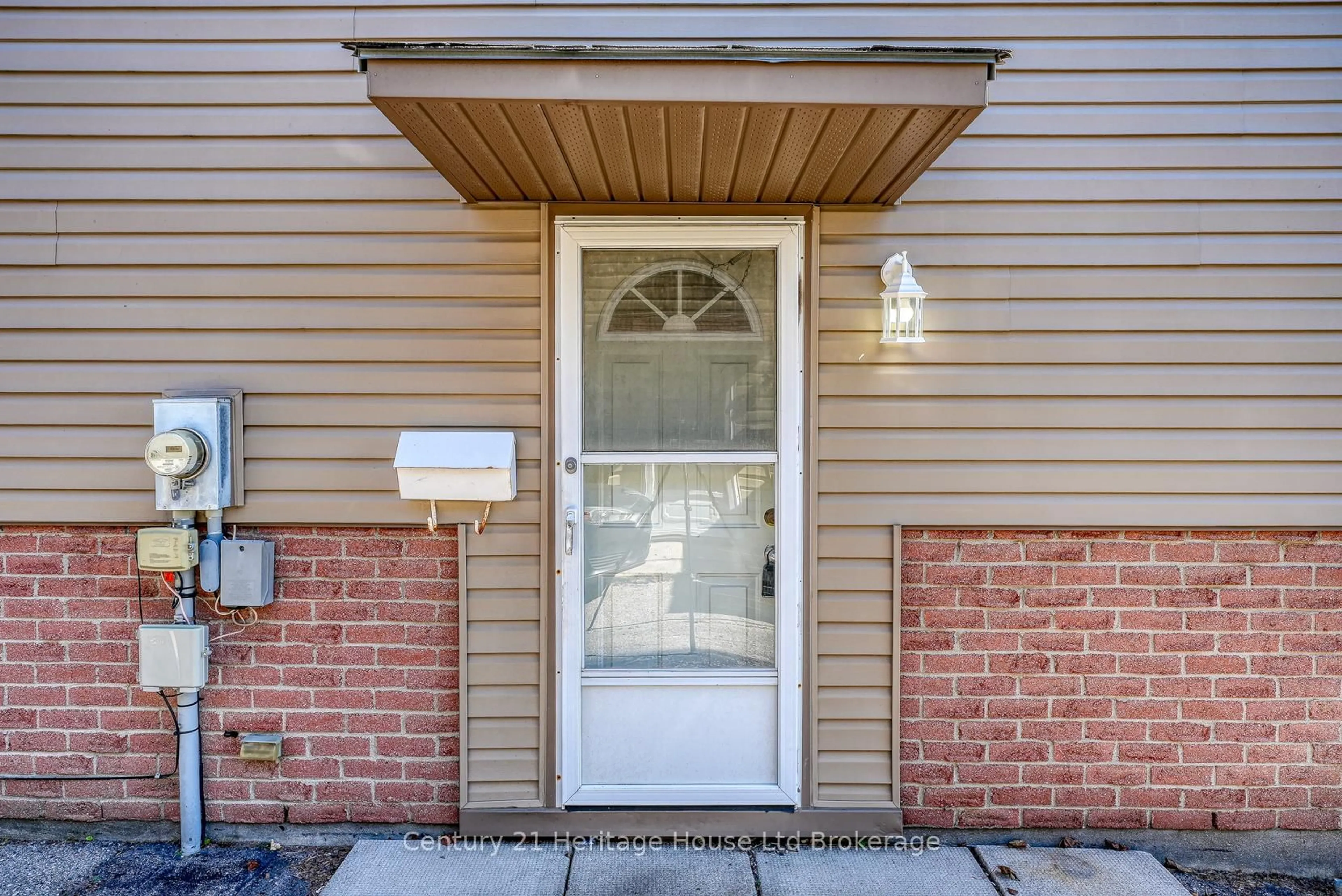 Indoor entryway for 1068 Cree Ave, Woodstock Ontario N4T 1A2