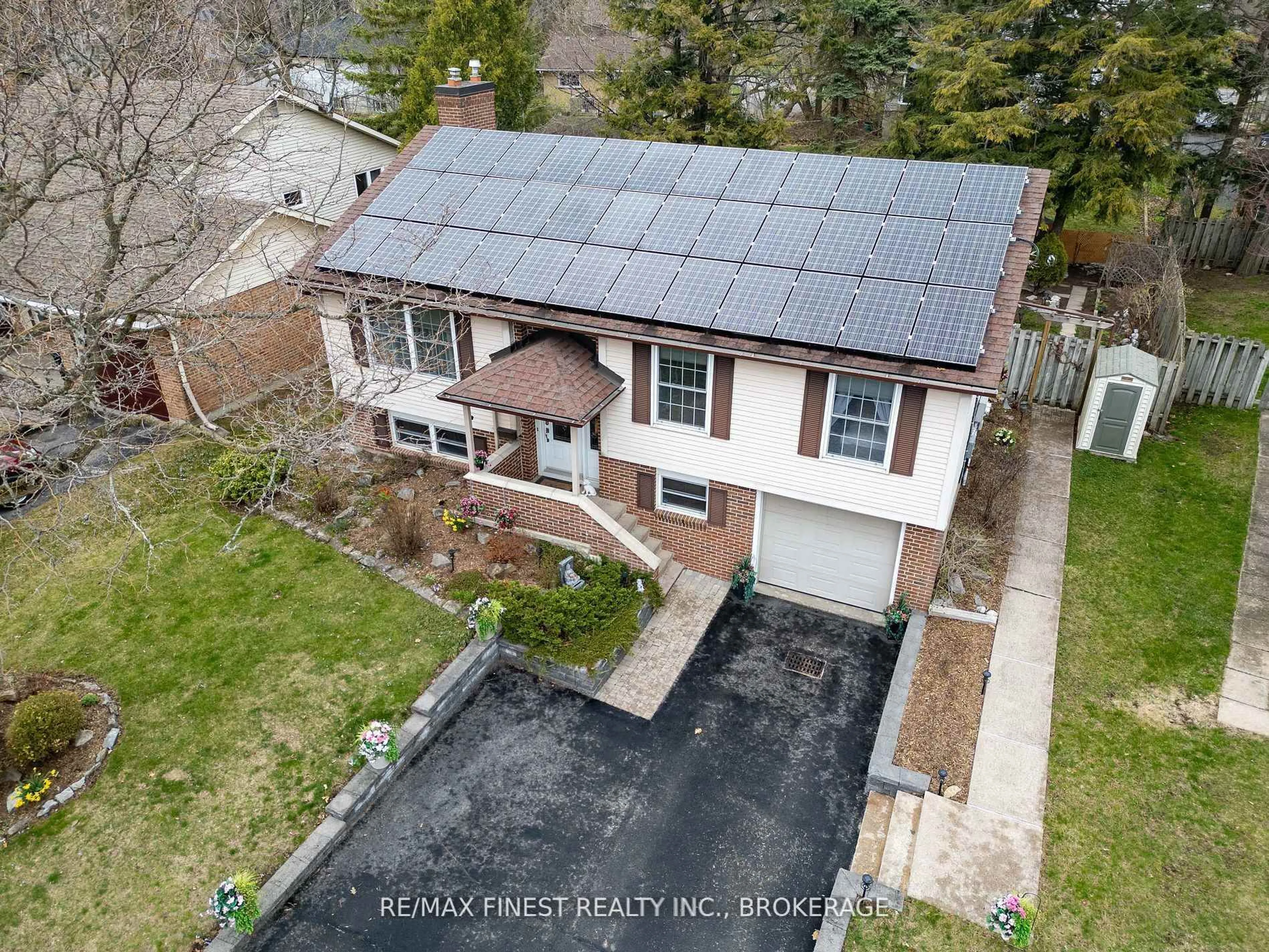 A pic from outside/outdoor area/front of a property/back of a property/a pic from drone, street for 1048 Bauder Cres, Kingston Ontario K7P 1M6