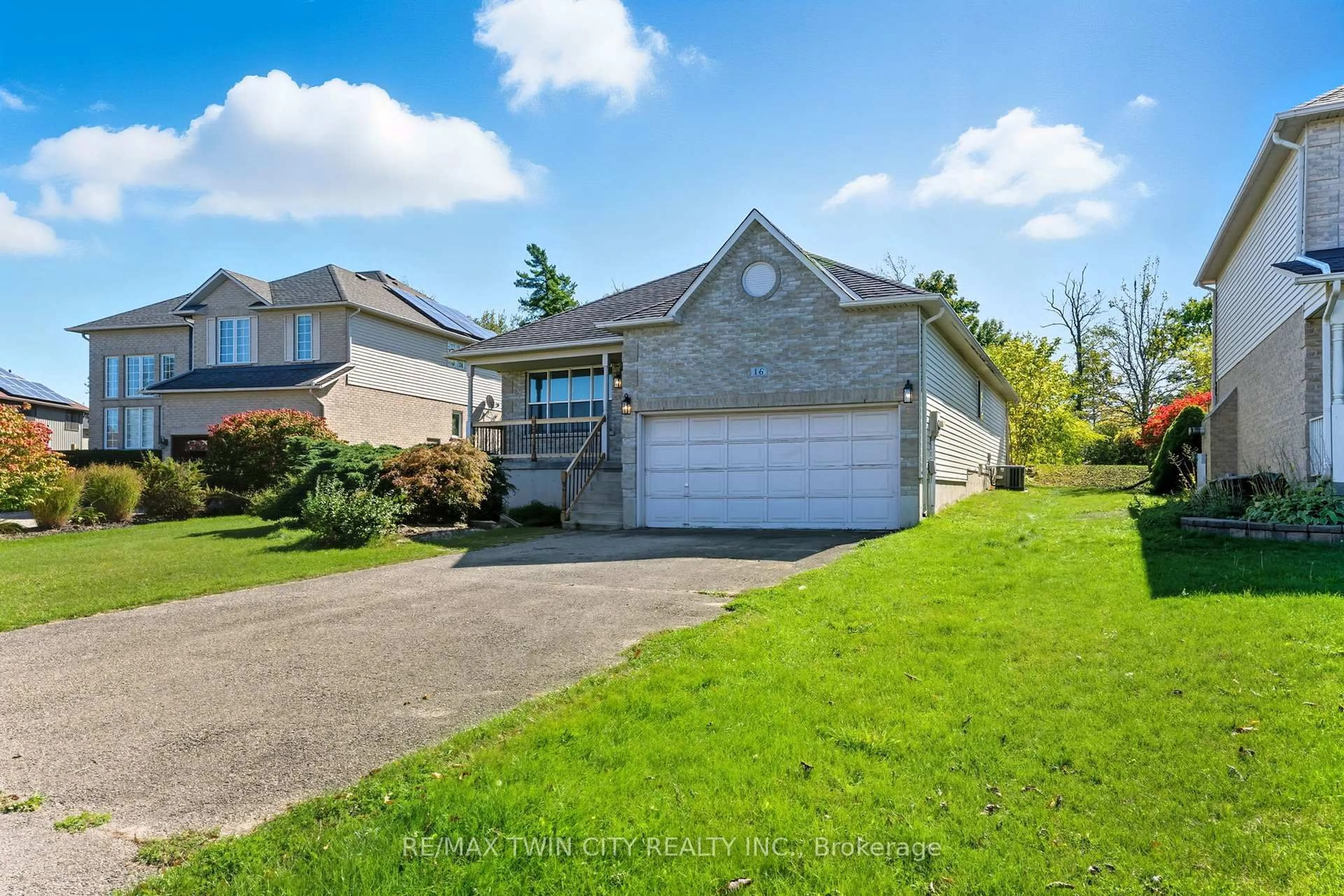 Home with vinyl exterior material, street for 16 Jones Crt, North Dumfries Ontario N0B 1E0