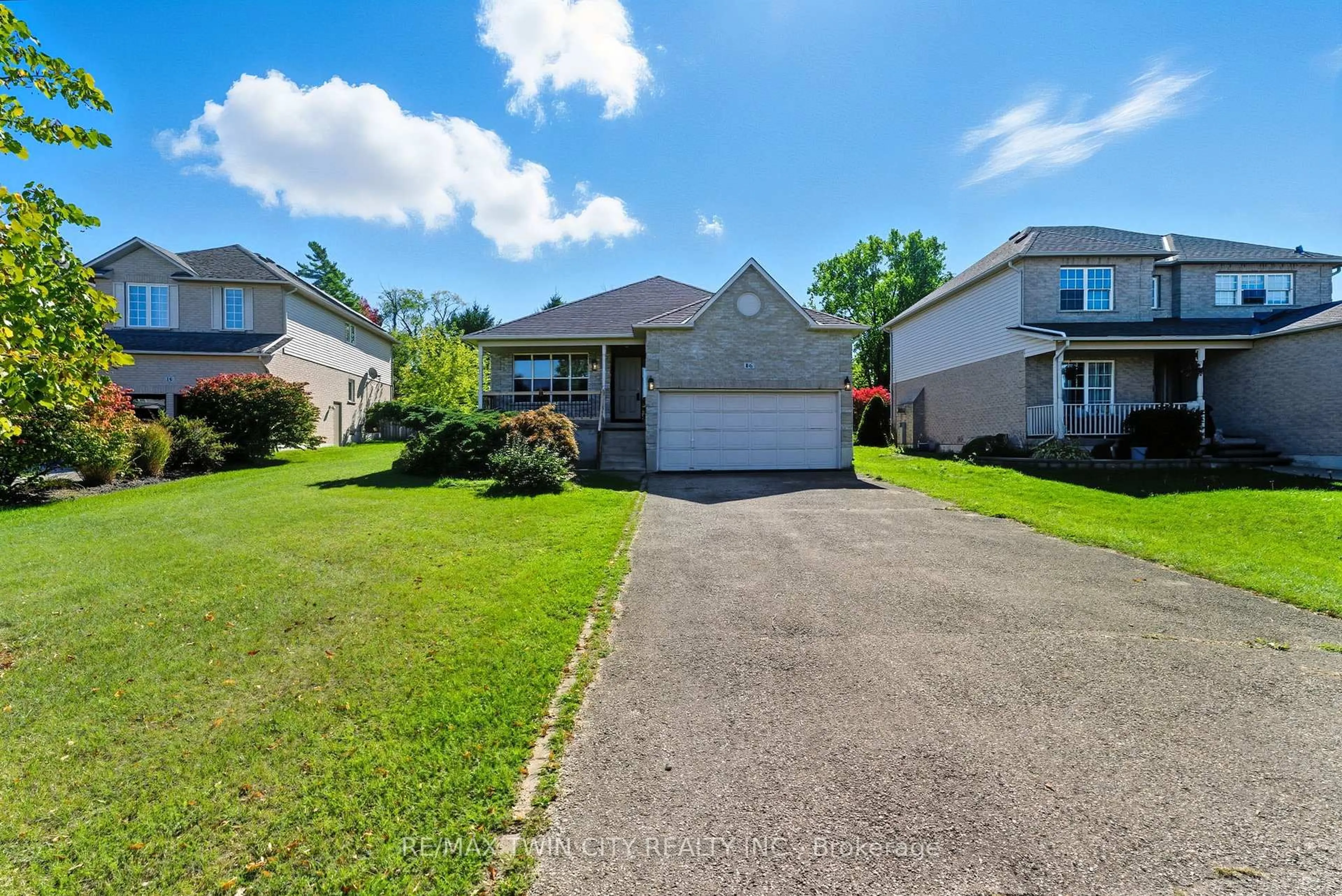 A pic from outside/outdoor area/front of a property/back of a property/a pic from drone, street for 16 Jones Crt, North Dumfries Ontario N0B 1E0