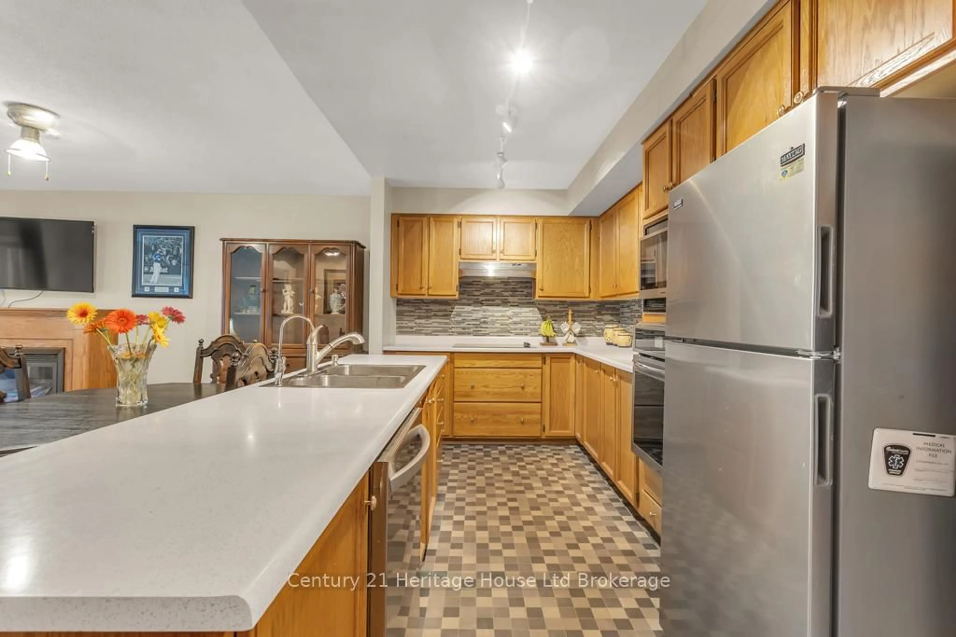 Standard kitchen, ceramic/tile floor for 26 Seres Dr, Tillsonburg Ontario N4G 5G1