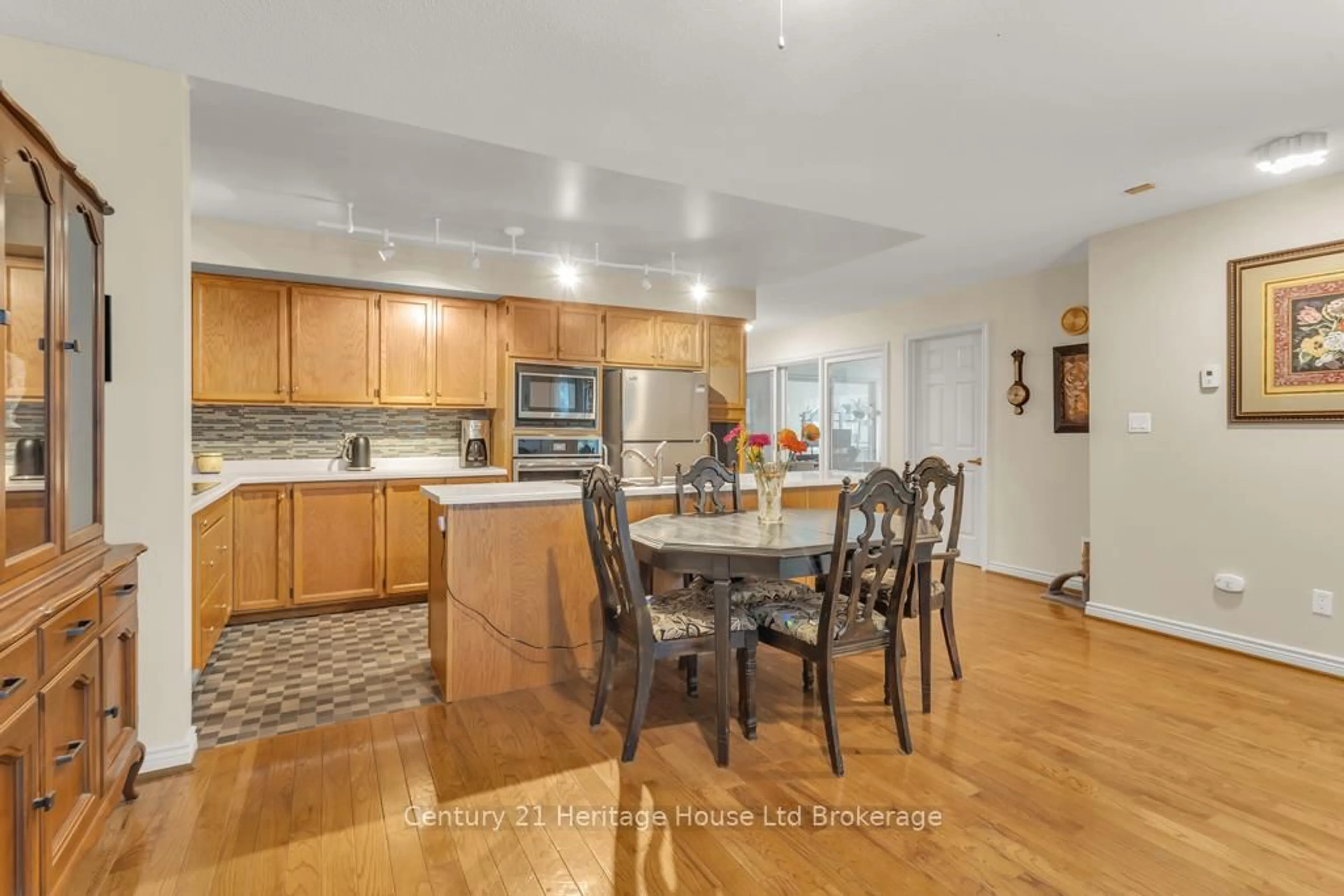 Open concept kitchen, unknown for 26 Seres Dr, Tillsonburg Ontario N4G 5G1