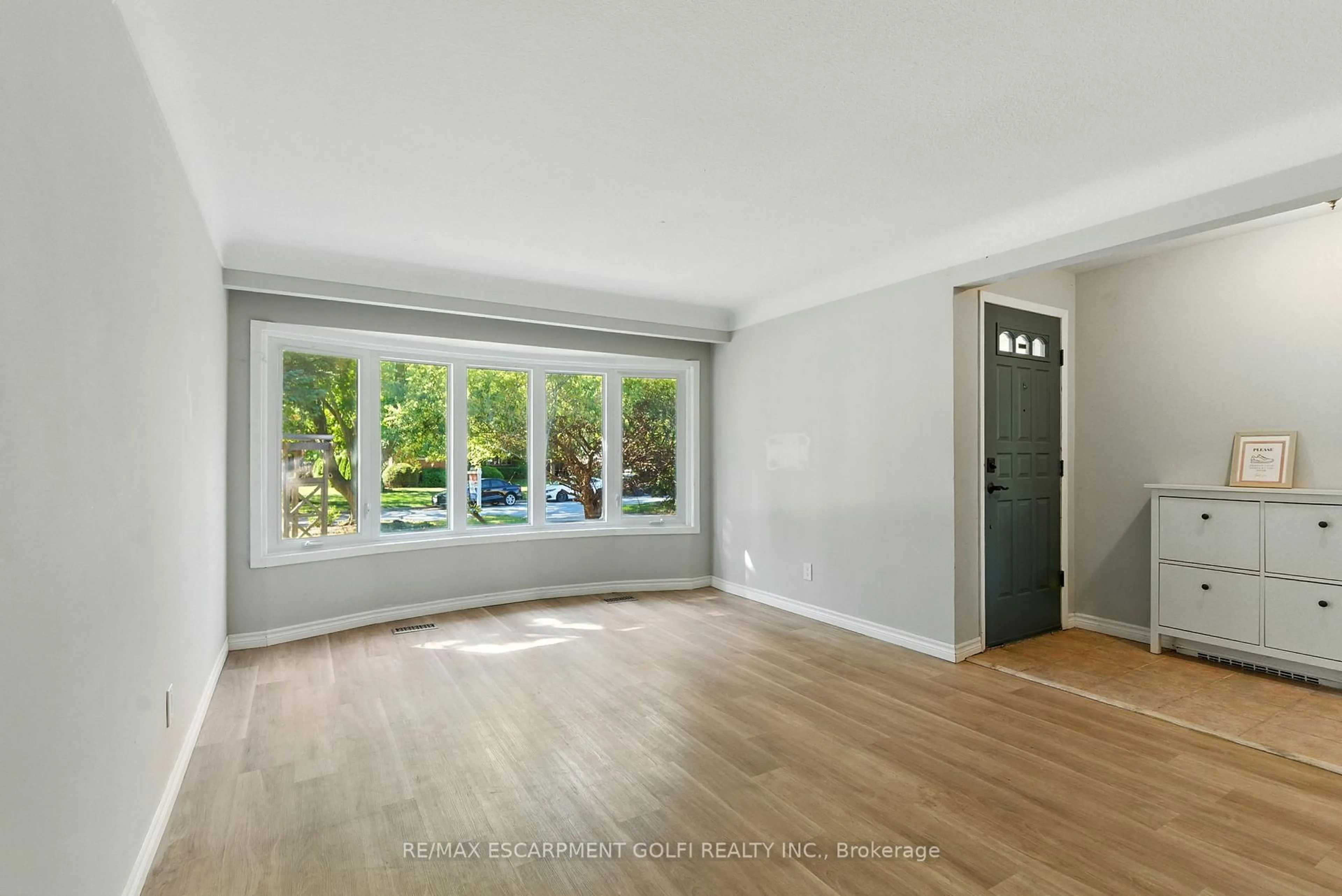 A pic of a room for 5 Windermere Rd, St. Catharines Ontario L2T 3W1