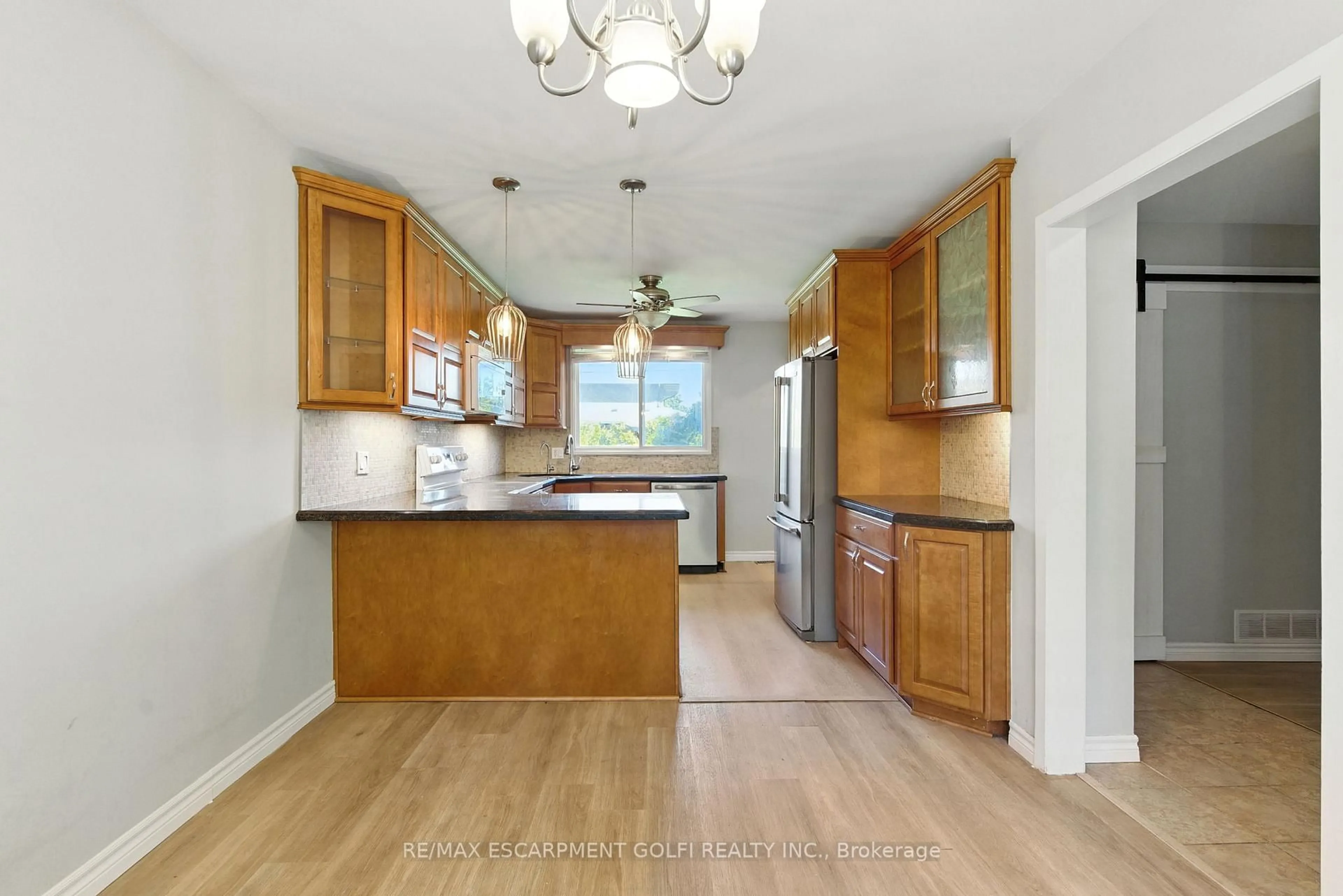 Open concept kitchen, unknown for 5 Windermere Rd, St. Catharines Ontario L2T 3W1