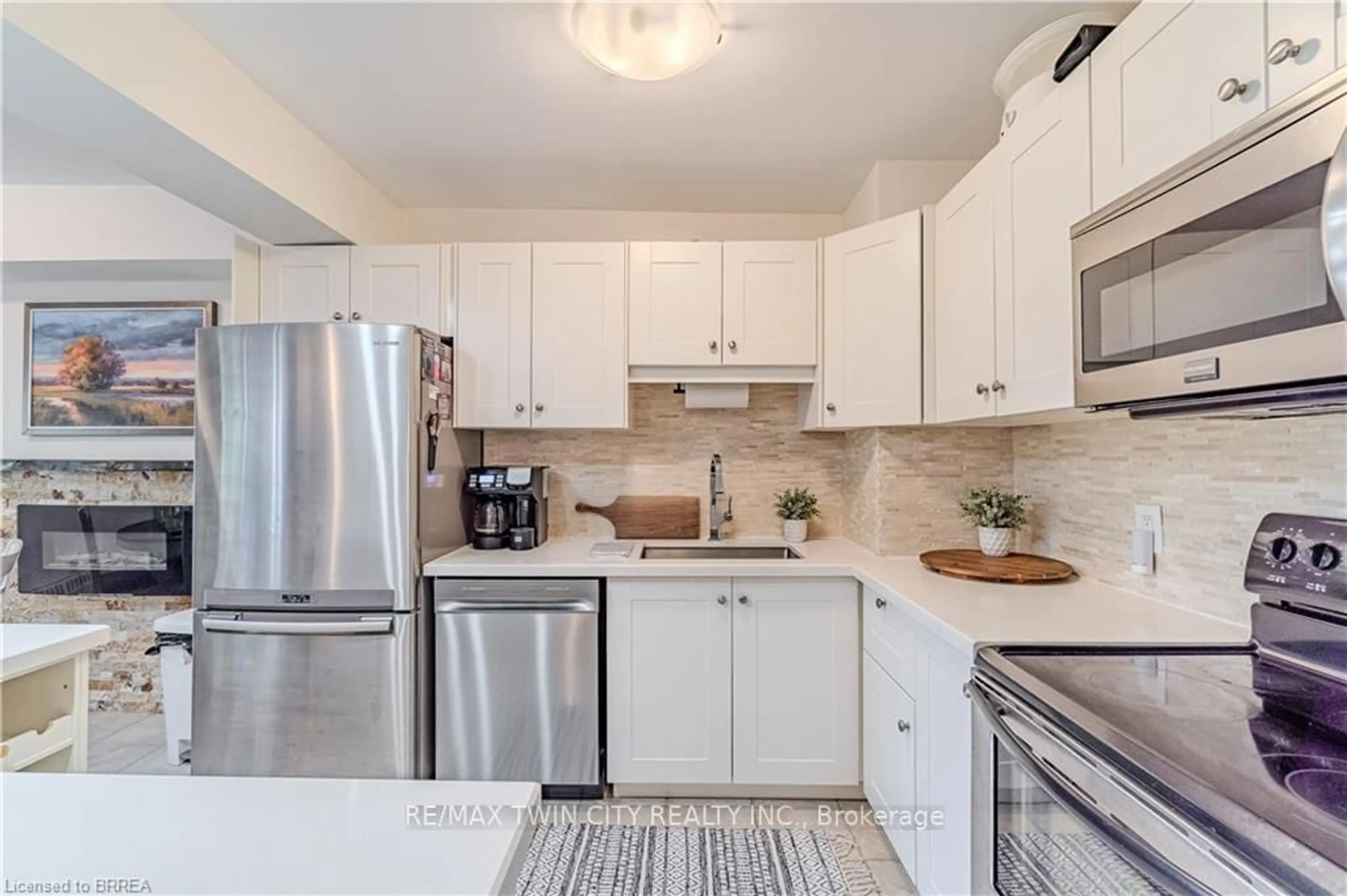 Standard kitchen, ceramic/tile floor for 648 Grey St #305, Brantford Ontario N3S 4Y3