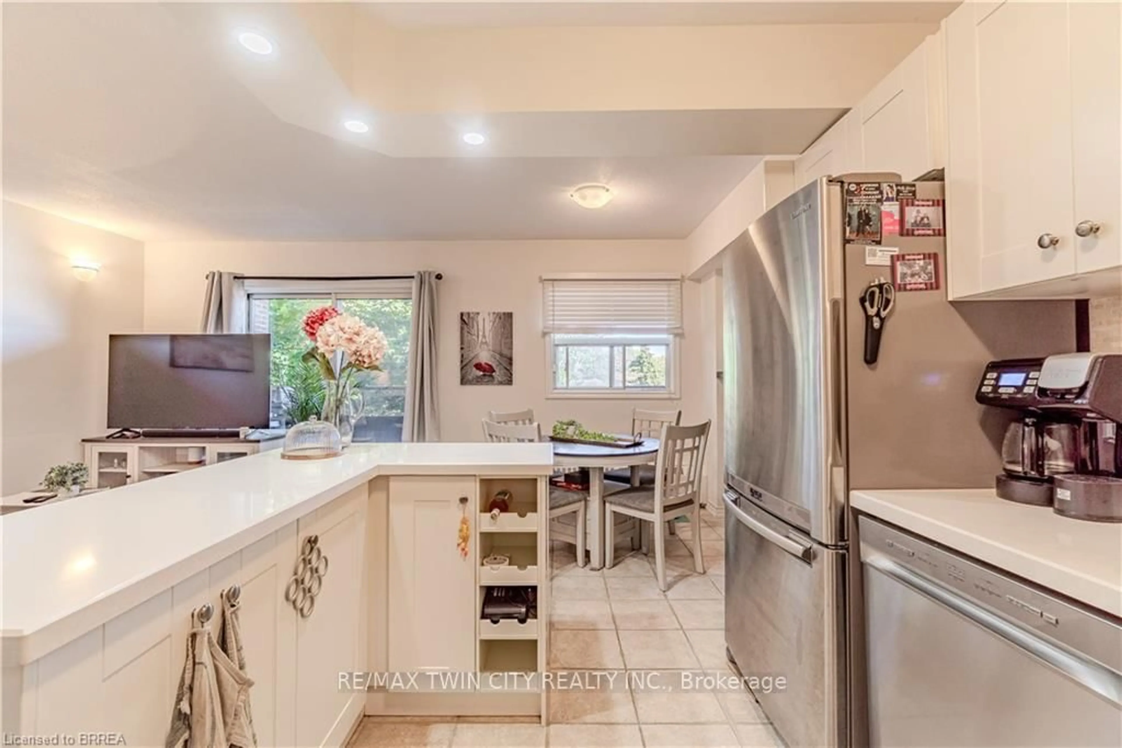 Standard kitchen, unknown for 648 Grey St #305, Brantford Ontario N3S 4Y3