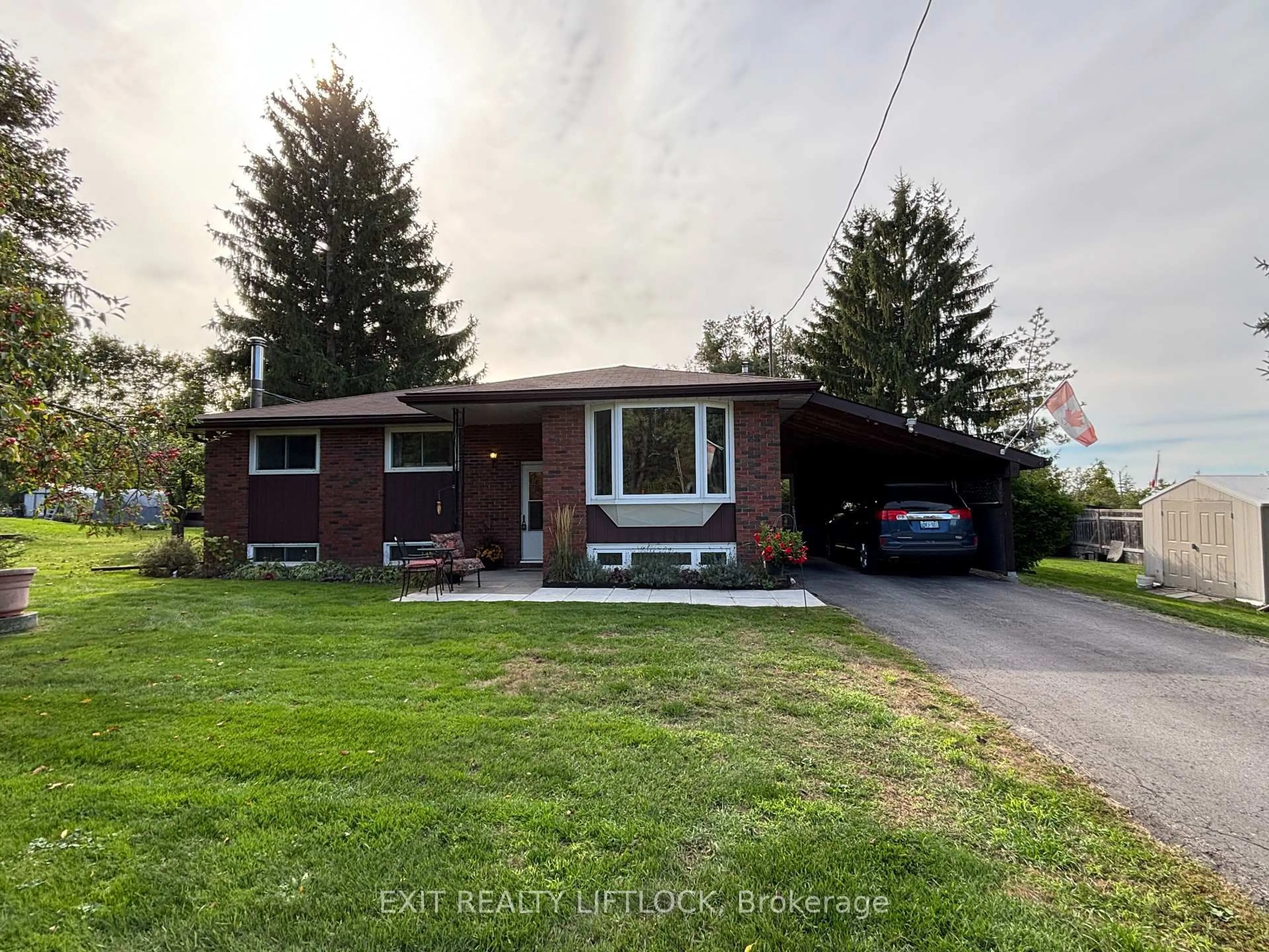 A pic from outside/outdoor area/front of a property/back of a property/a pic from drone, street for 1276 Beavis Blvd, Selwyn Ontario K0L 1H0