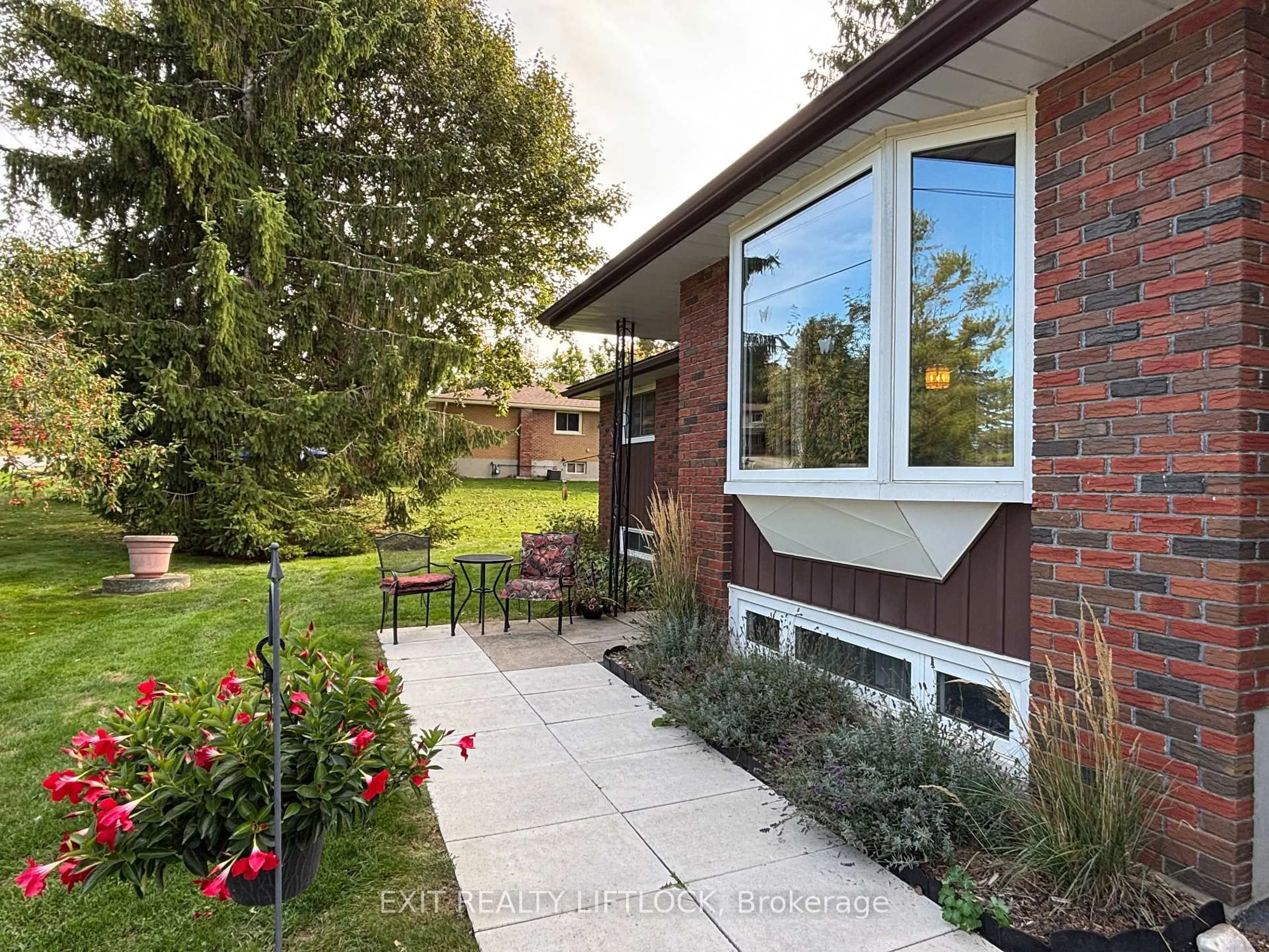 Home with brick exterior material, unknown for 1276 Beavis Blvd, Selwyn Ontario K0L 1H0