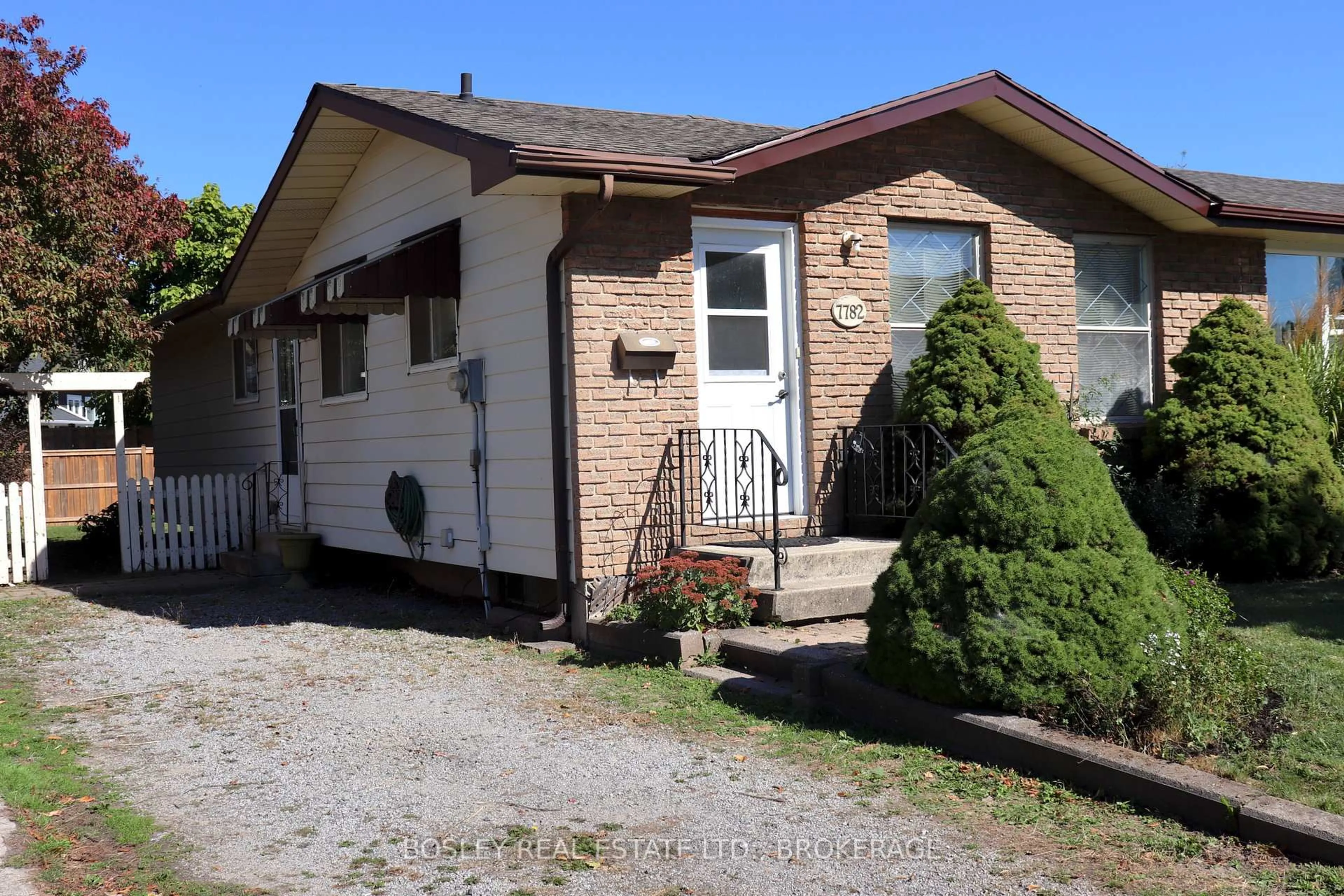 Home with brick exterior material, street for 7782 Jubilee Dr, Niagara Falls Ontario L2G 7J6
