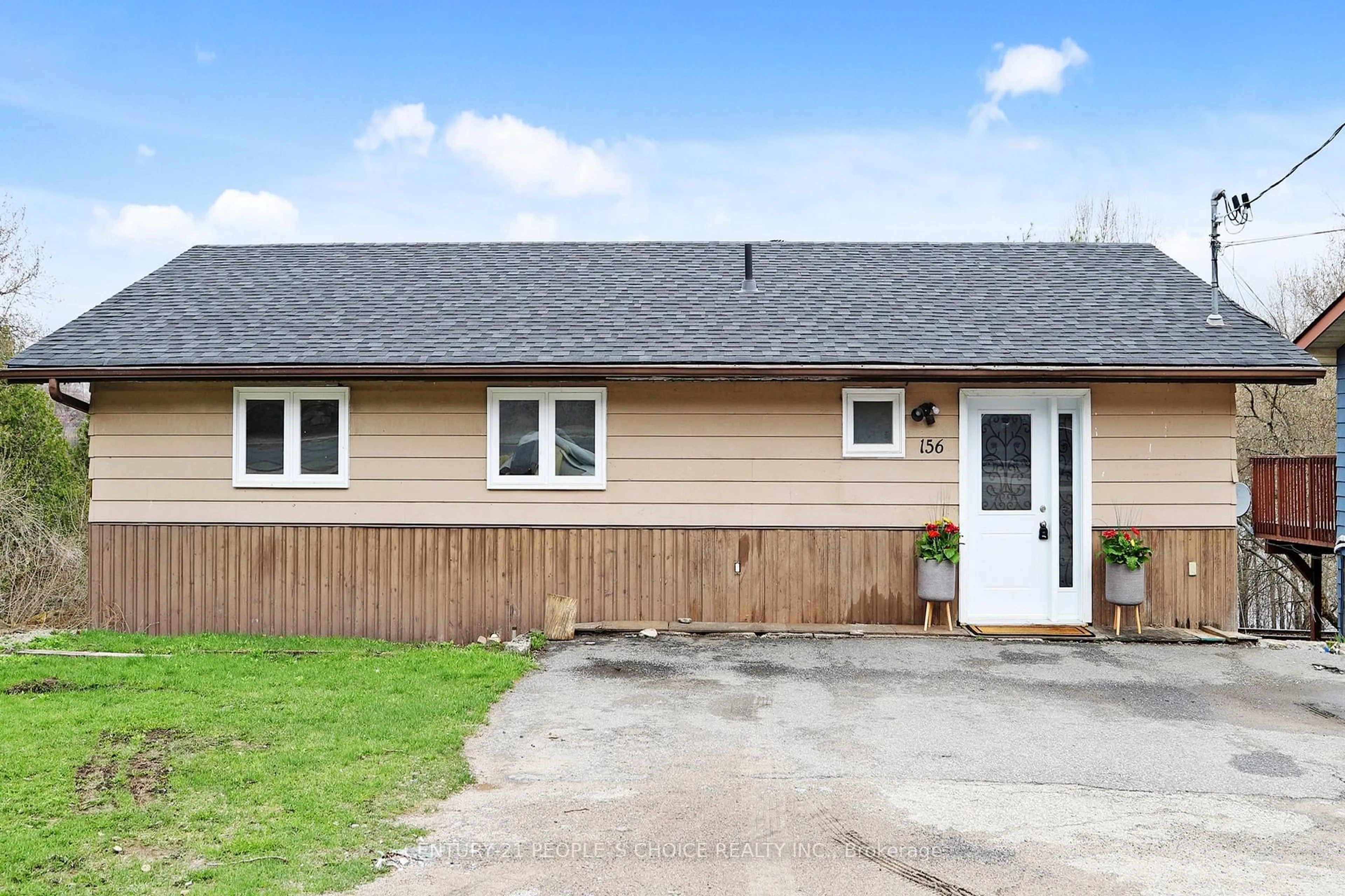 Home with vinyl exterior material, street for 156 Main St, Huntsville Ontario P1H 1X8
