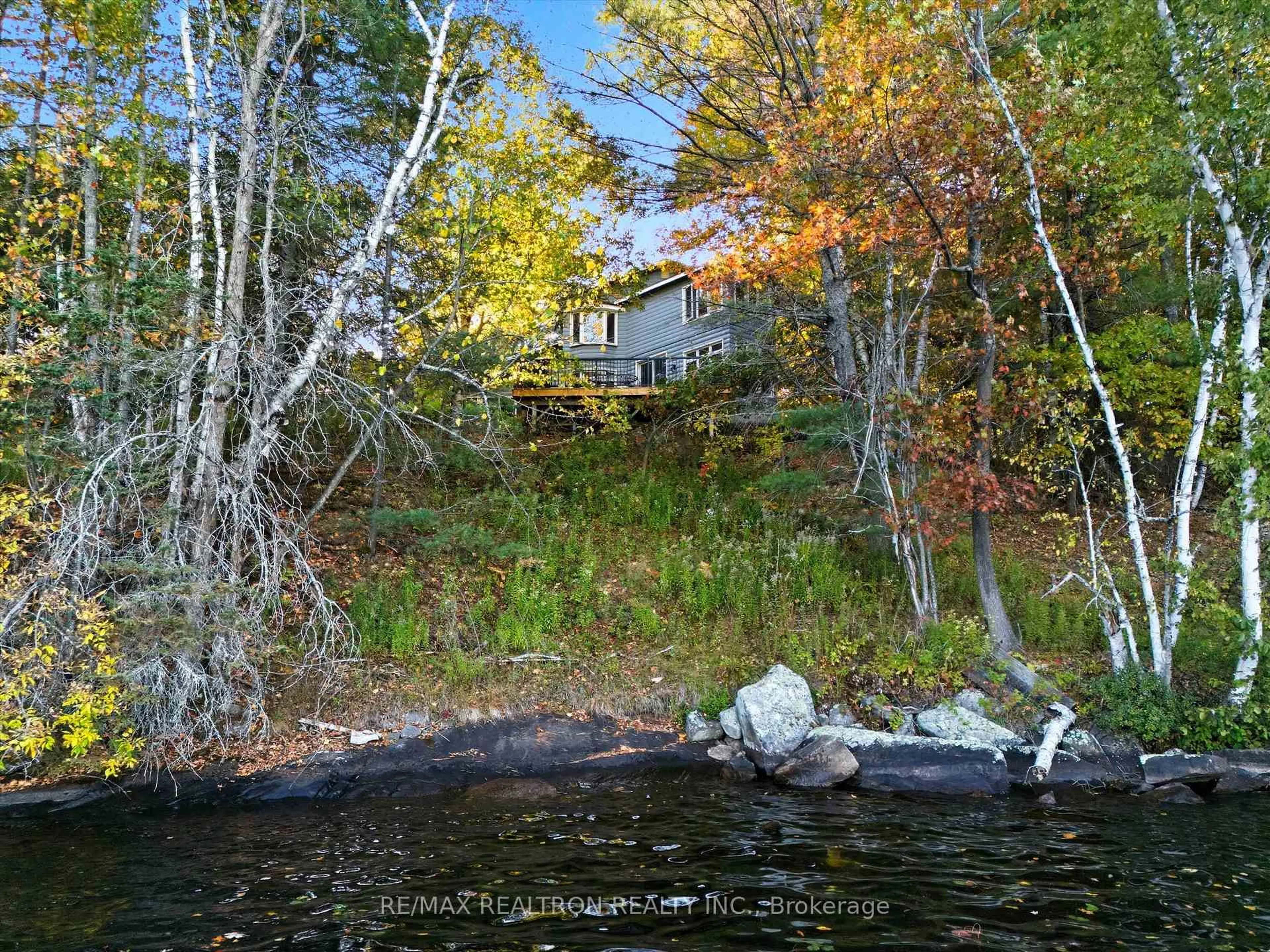 A pic from outside/outdoor area/front of a property/back of a property/a pic from drone, water/lake/river/ocean view for 23 Rocky Dr, Huntsville Ontario P1H 2J2