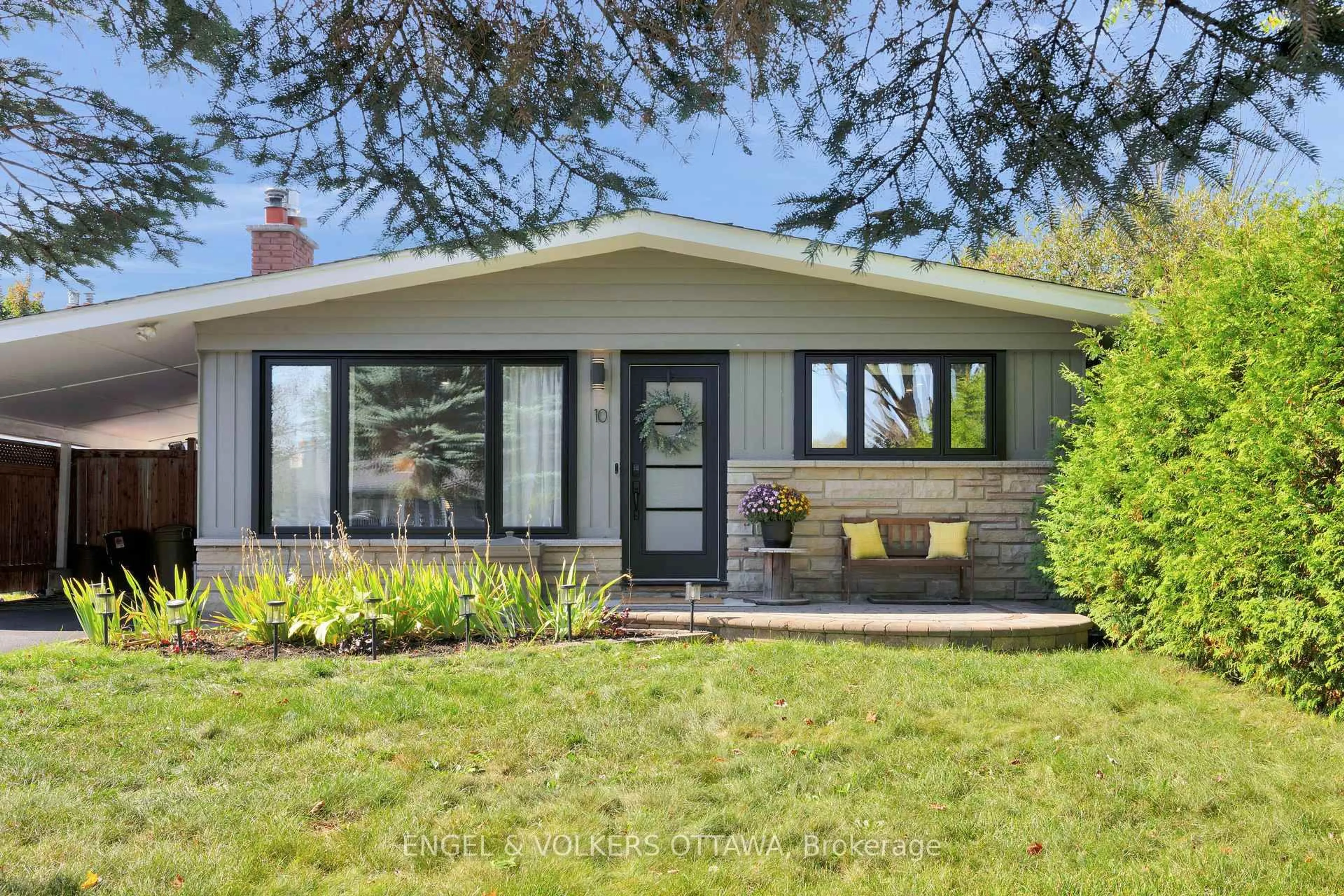 Home with vinyl exterior material, unknown for 10 Tanglewood Dr, Nepean Ontario K2H 6P3
