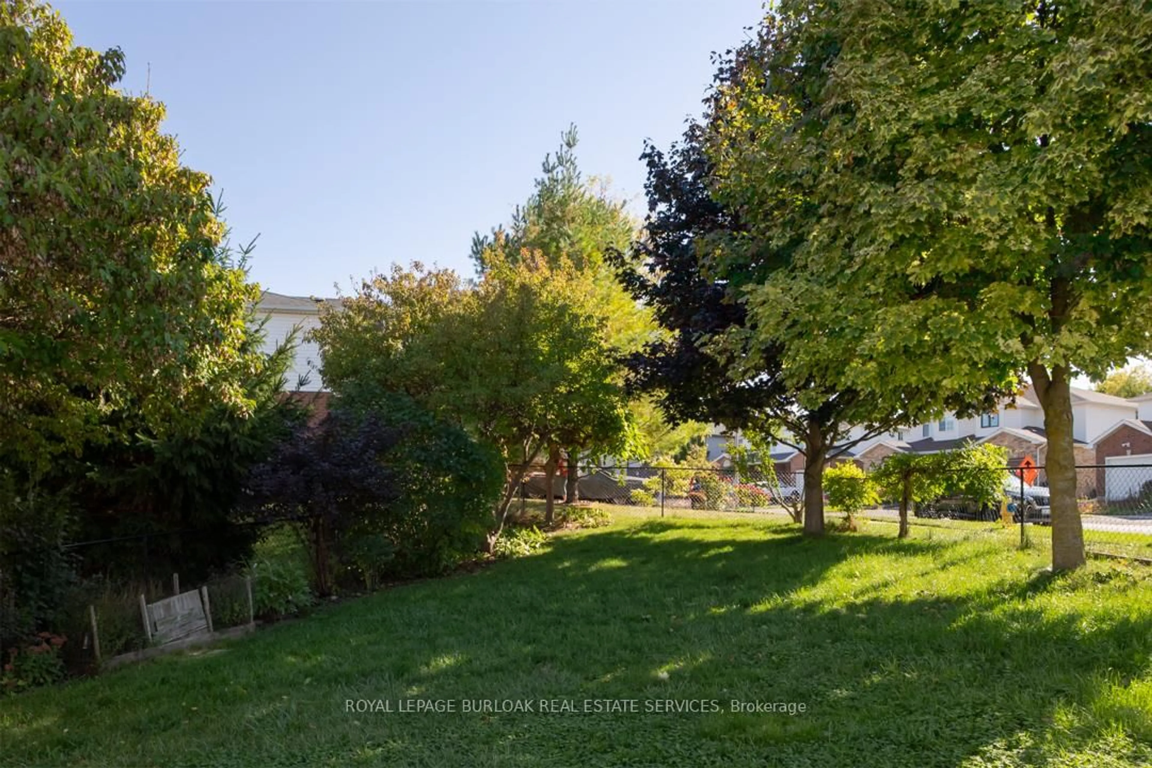 A pic from outside/outdoor area/front of a property/back of a property/a pic from drone, forest/trees view for 118 Silurian Dr, Guelph Ontario N1E 7G1