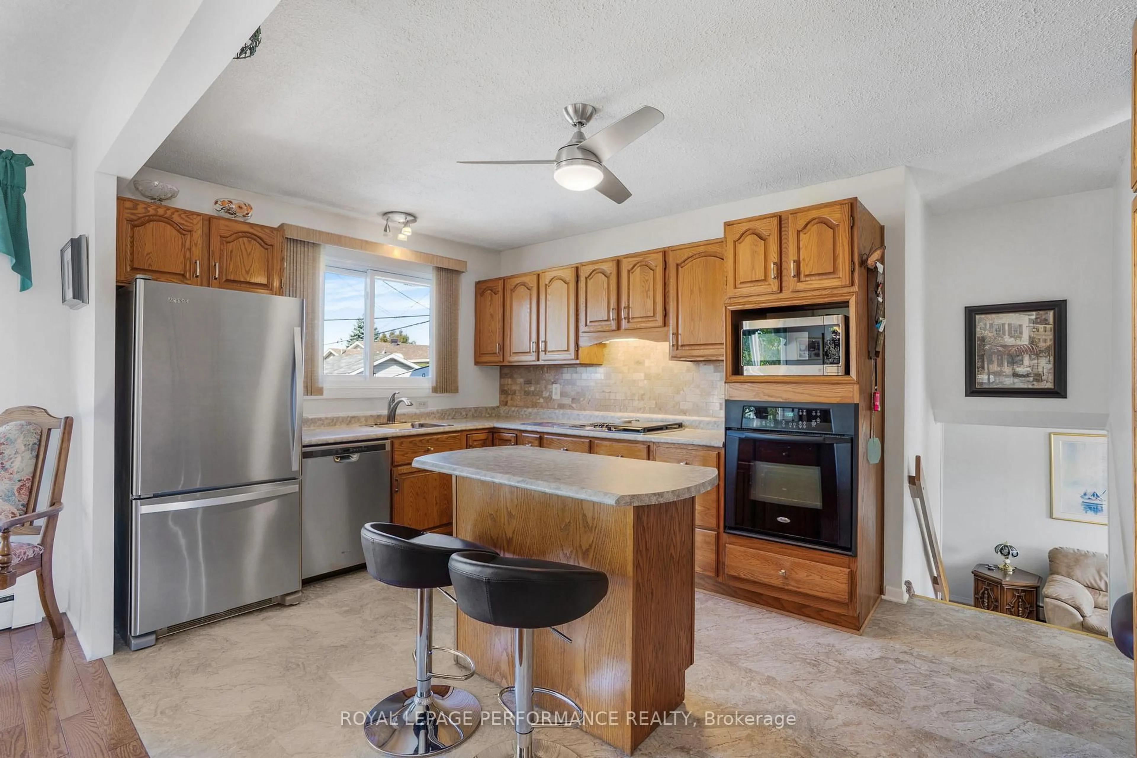 Standard kitchen, ceramic/tile floor for 454 West St, Hawkesbury Ontario K6A 2R1