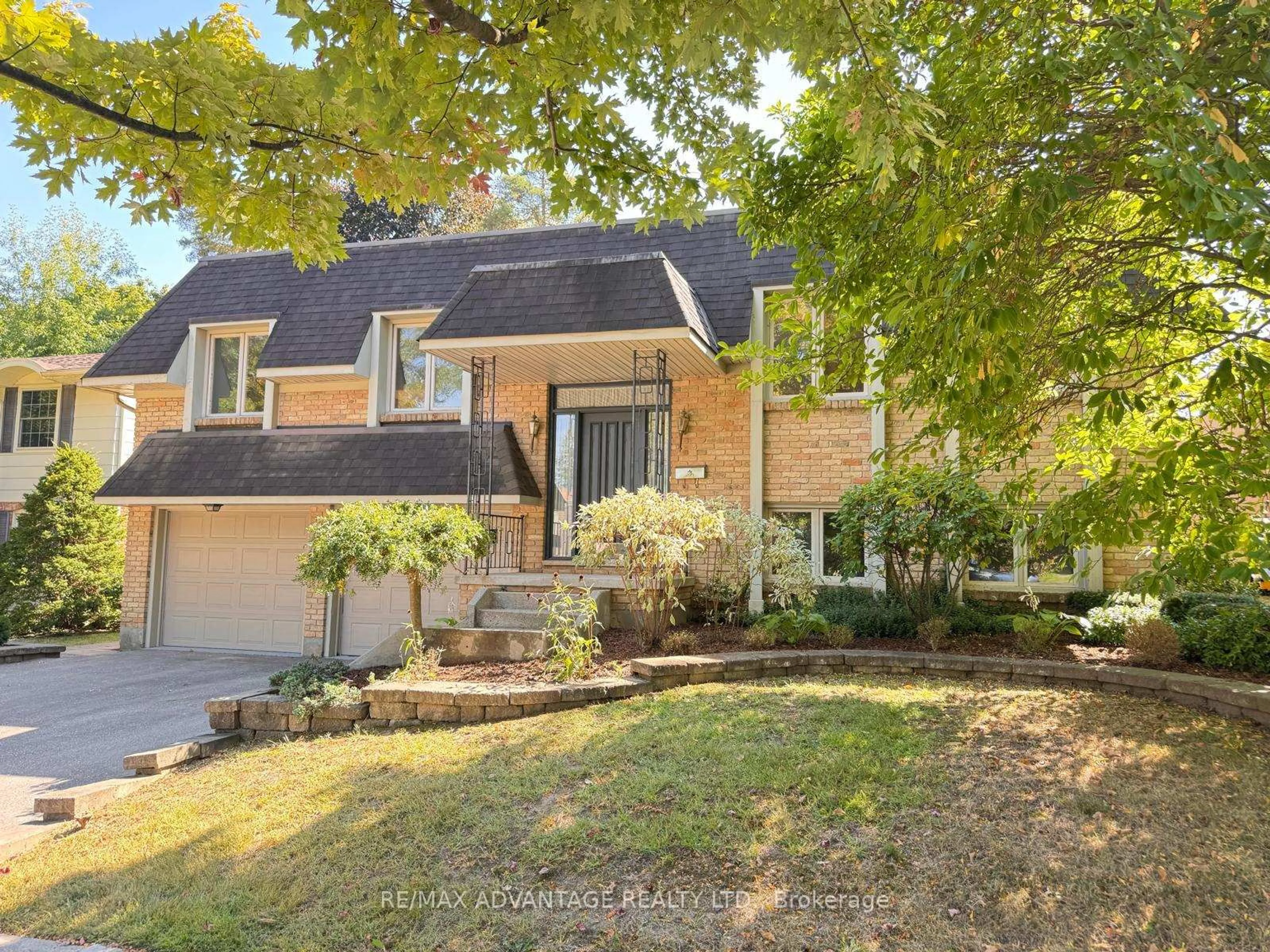 Home with brick exterior material, street for 19 TANGLEWOOD Ave, London South Ontario N6K 2B6