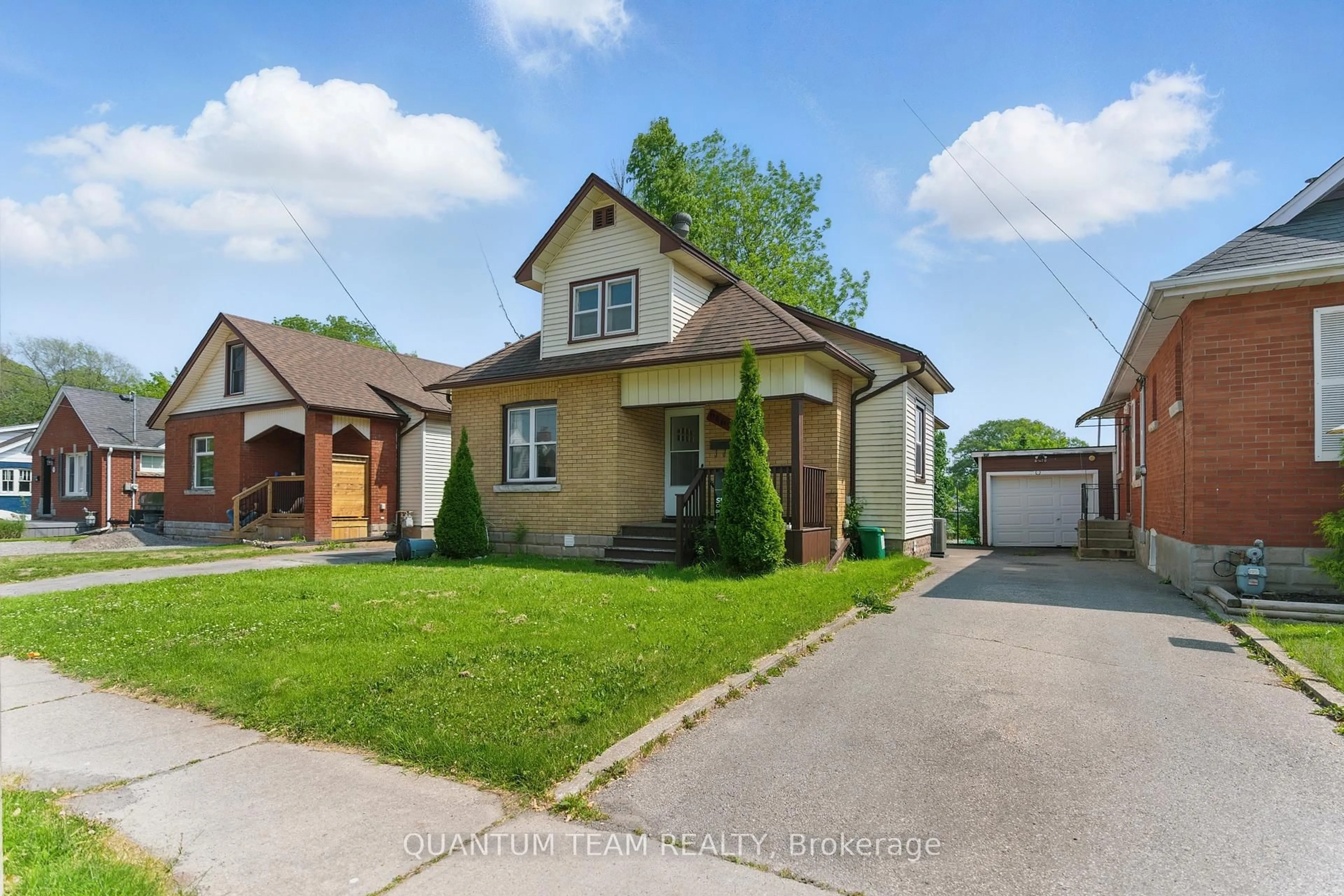 Home with brick exterior material, street for 6462 Barker St, Niagara Falls Ontario L2G 1Y7