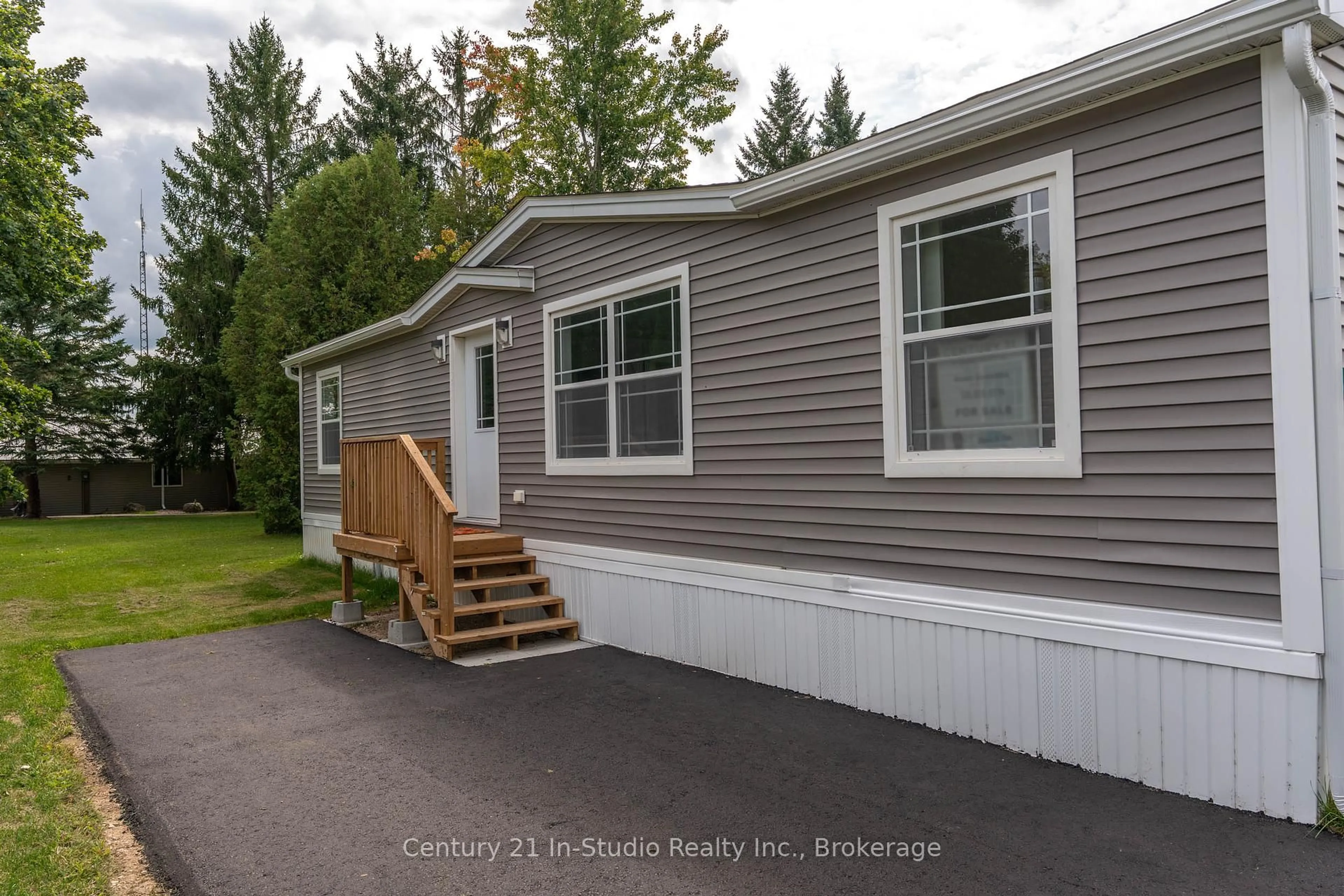 Home with vinyl exterior material, street for 8 Sussex Sq, Georgian Bluffs Ontario N4K 5N5
