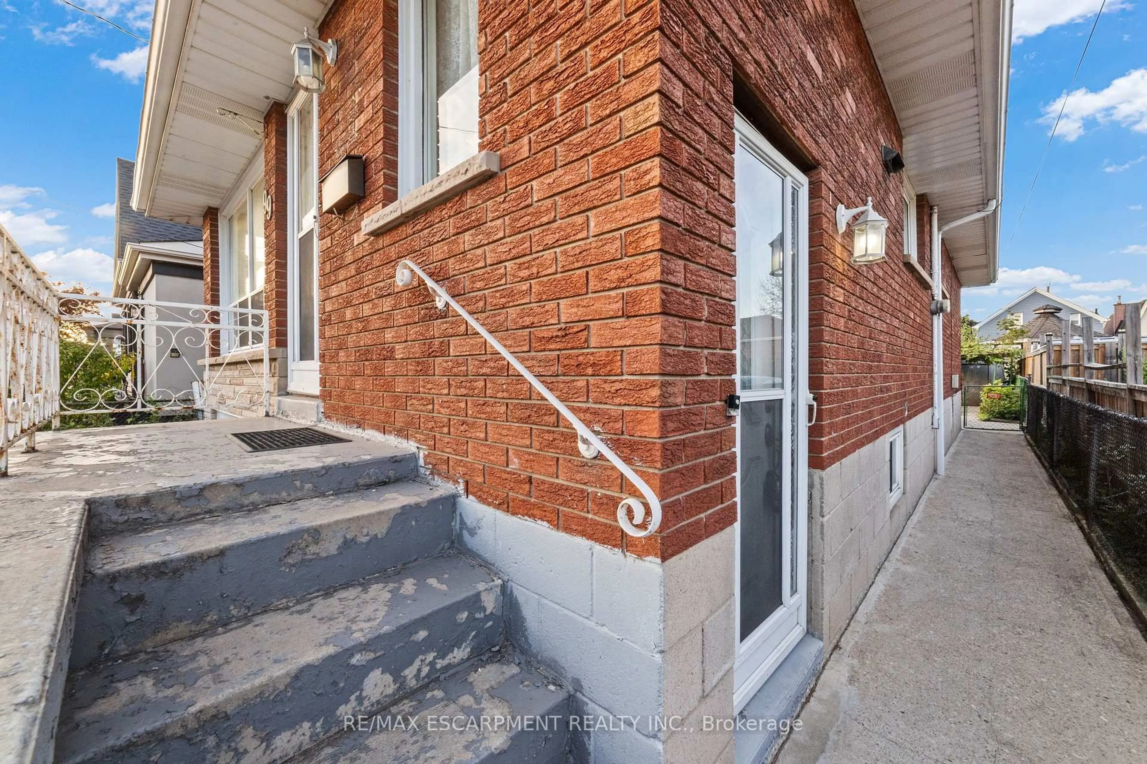 Unknown for 99 Edinburgh Ave, Hamilton Ontario L8H 2C6