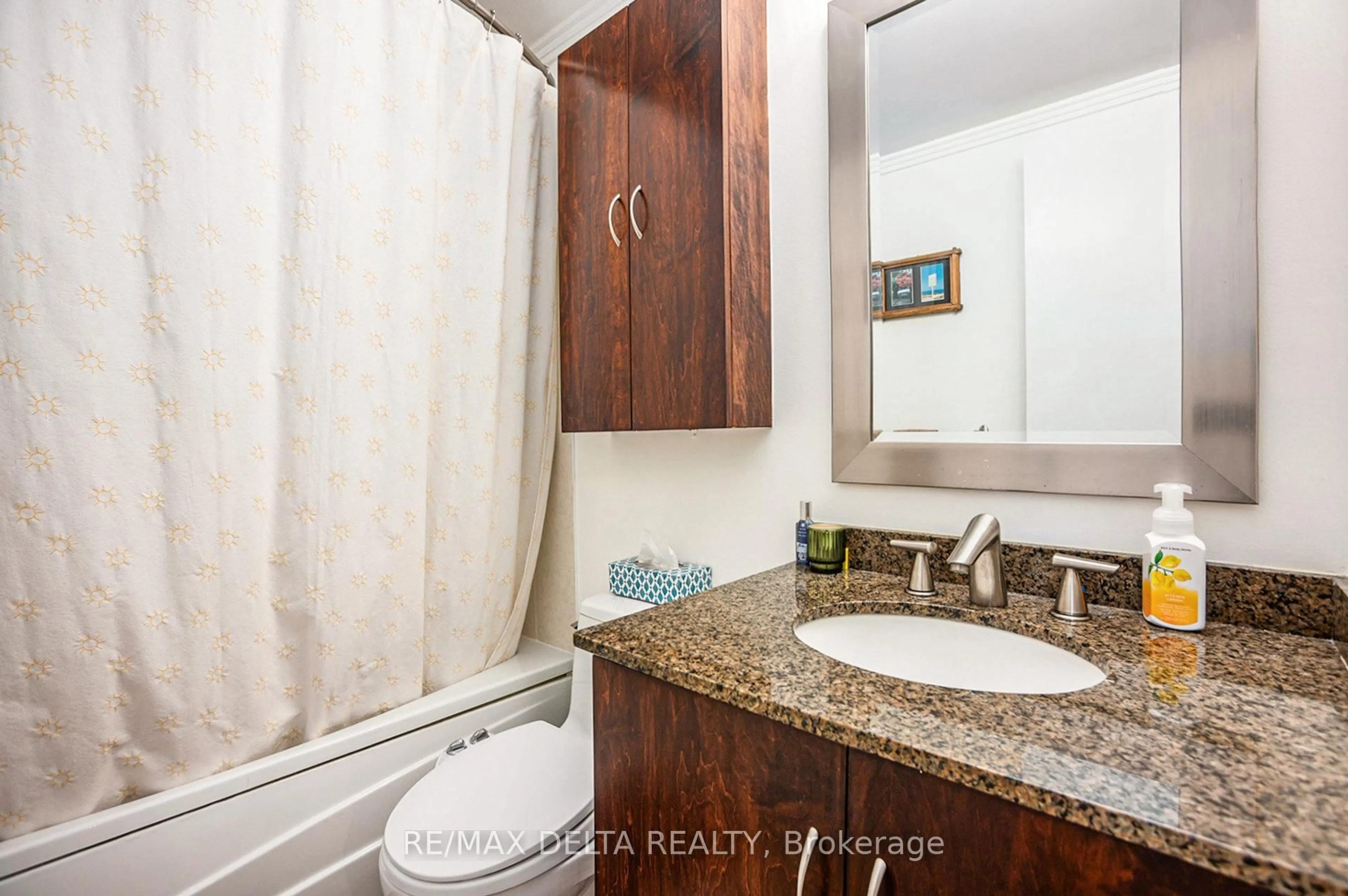 Standard bathroom, ceramic/tile floor for 2020 Jasmine Cres #513, Ottawa Ontario K1J 8K5