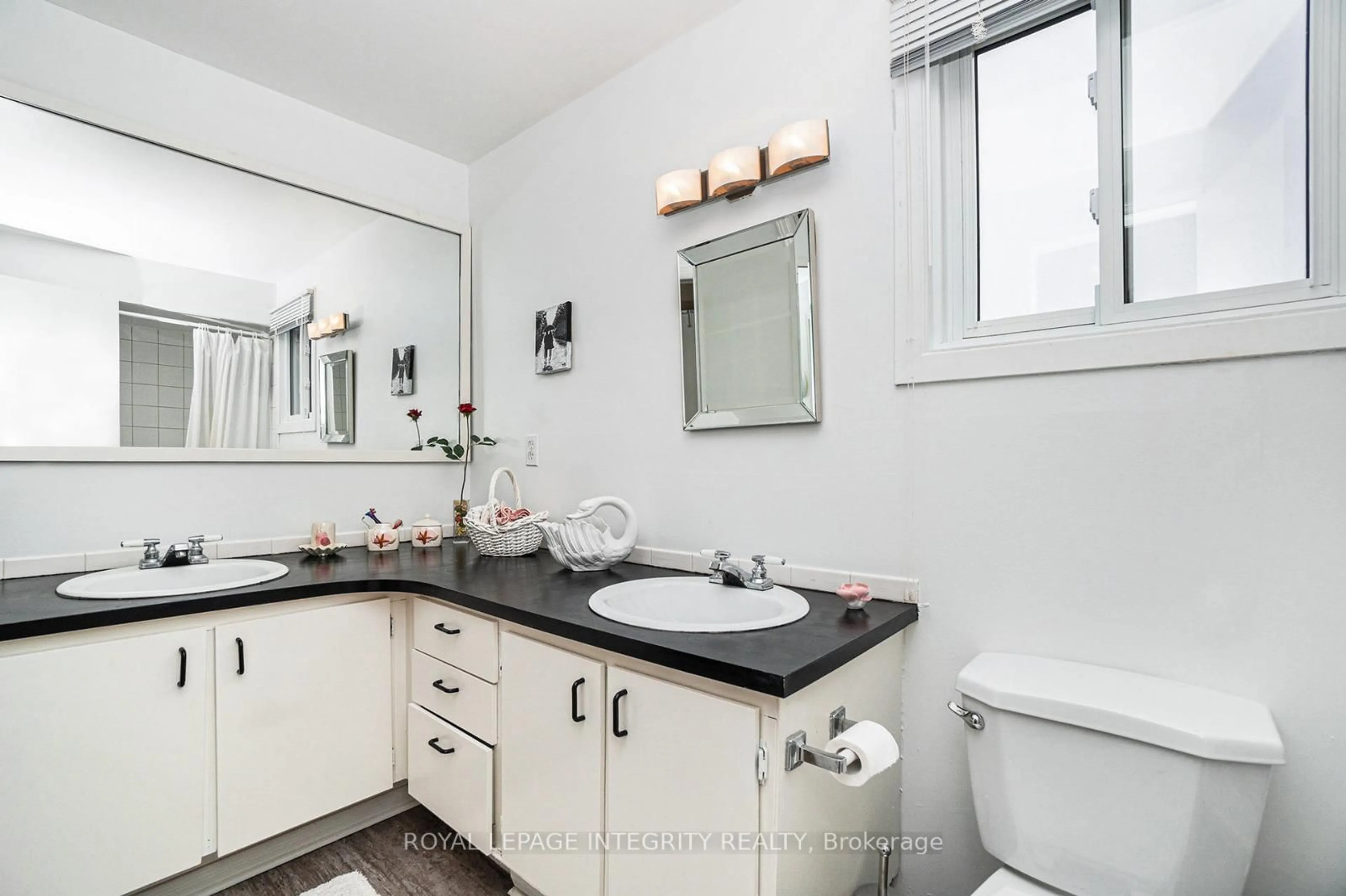 Standard bathroom, ceramic/tile floor for 6 Sweetbriar Circ #7, Ottawa Ontario K2J 2K4