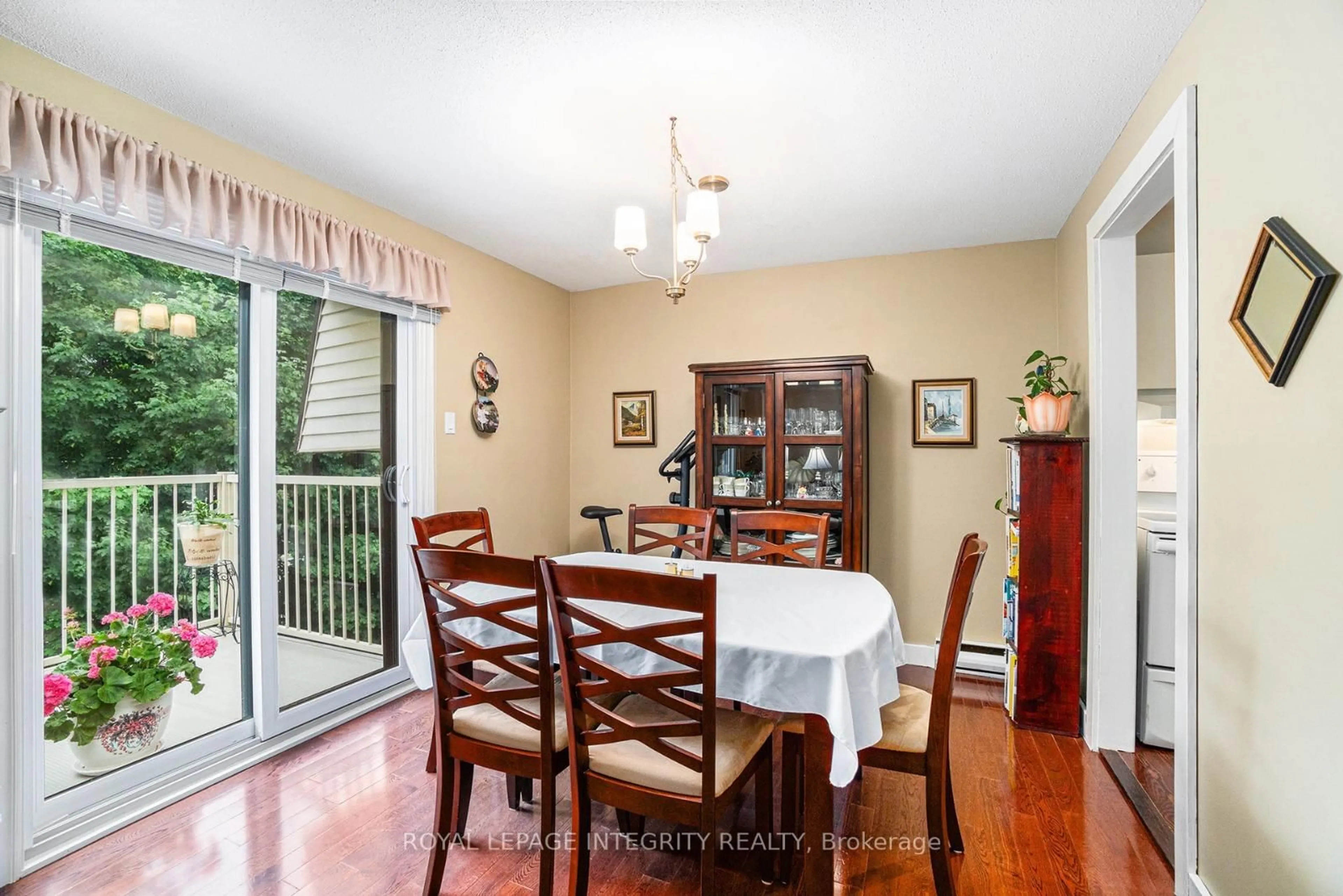 Dining room, wood/laminate floor for 6 Sweetbriar Circ #7, Ottawa Ontario K2J 2K4