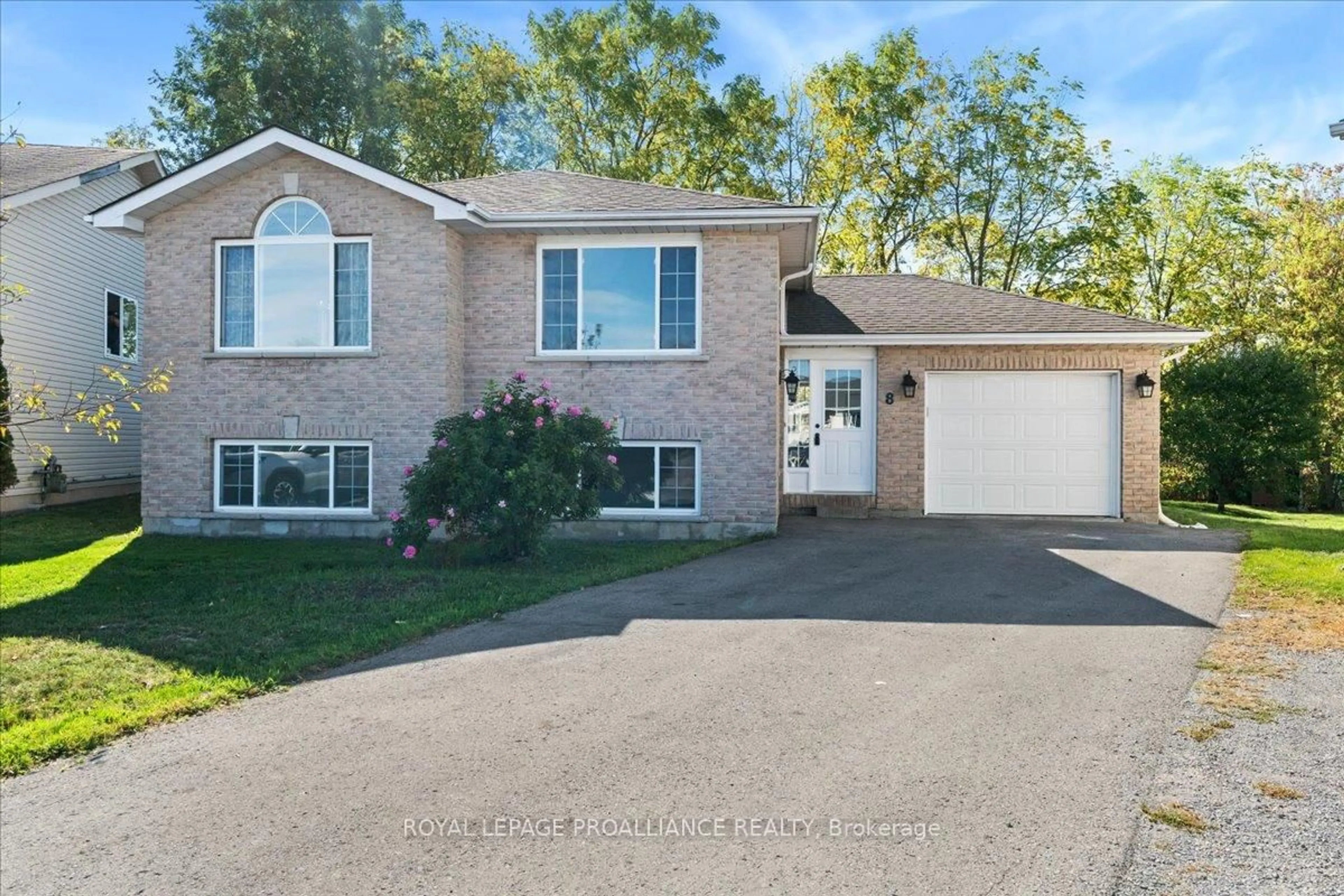Unknown for 8 Lake Crt, Belleville Ontario K8P 5M8