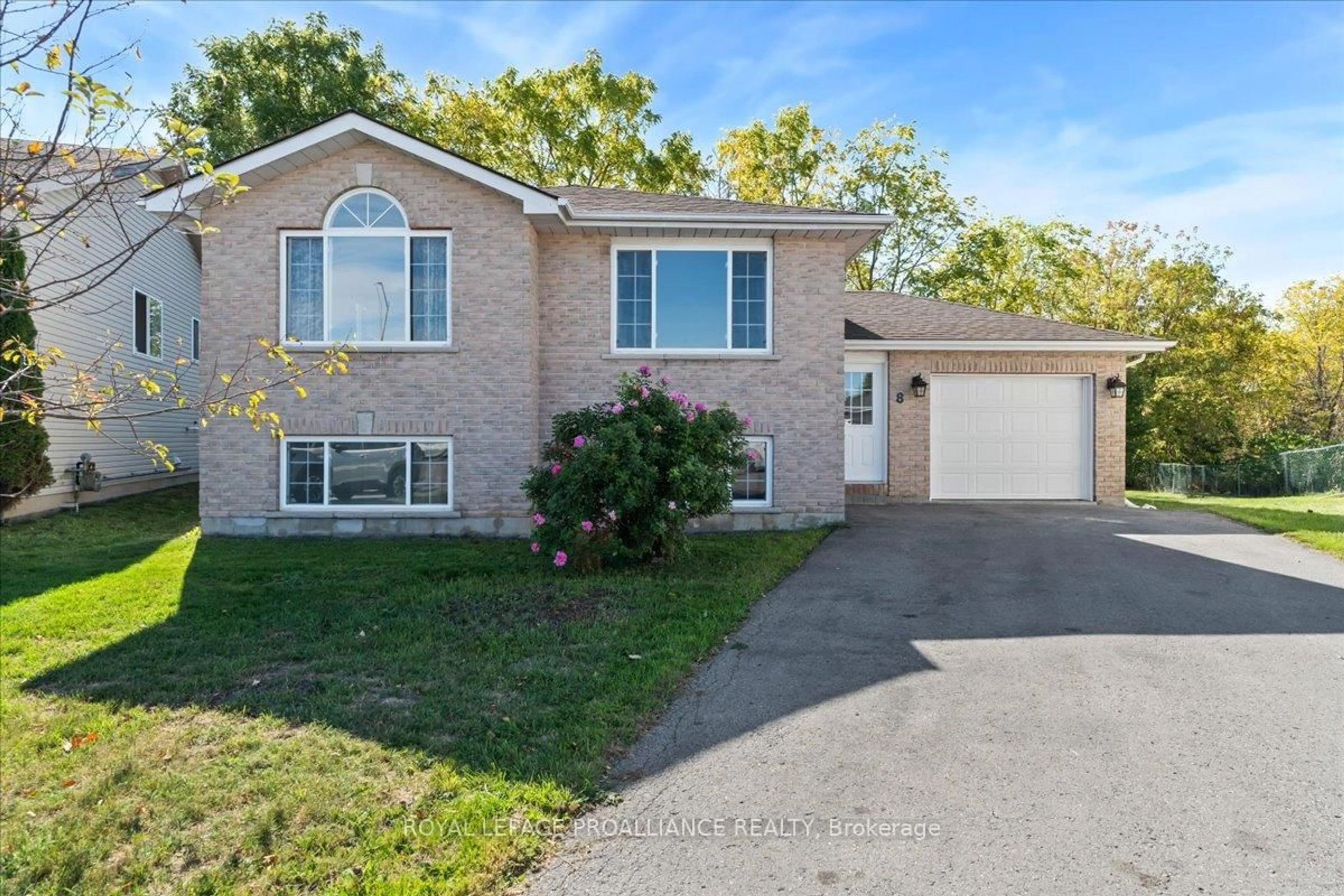 Home with brick exterior material, street for 8 Lake Crt, Belleville Ontario K8P 5M8