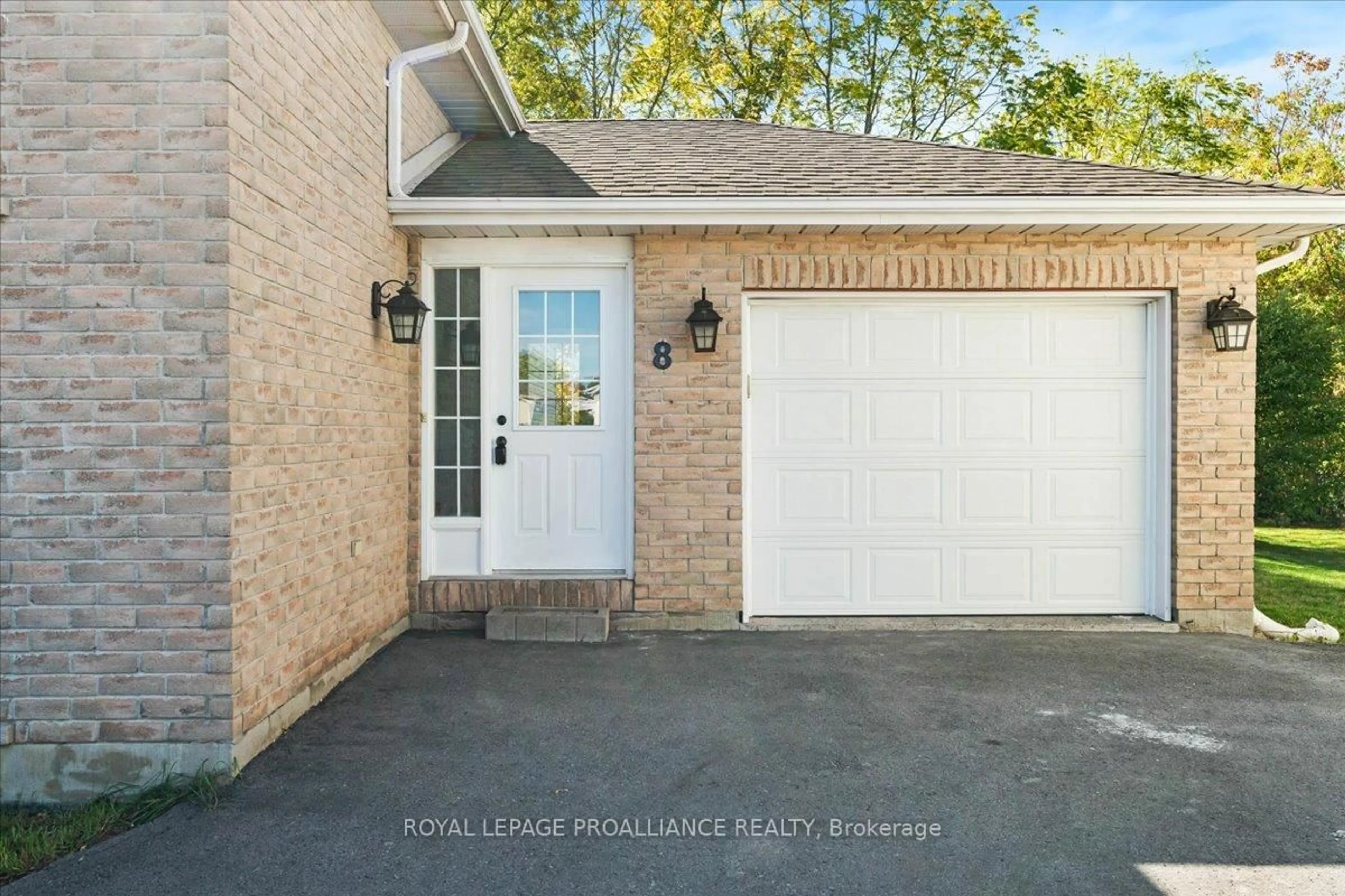 Unknown for 8 Lake Crt, Belleville Ontario K8P 5M8