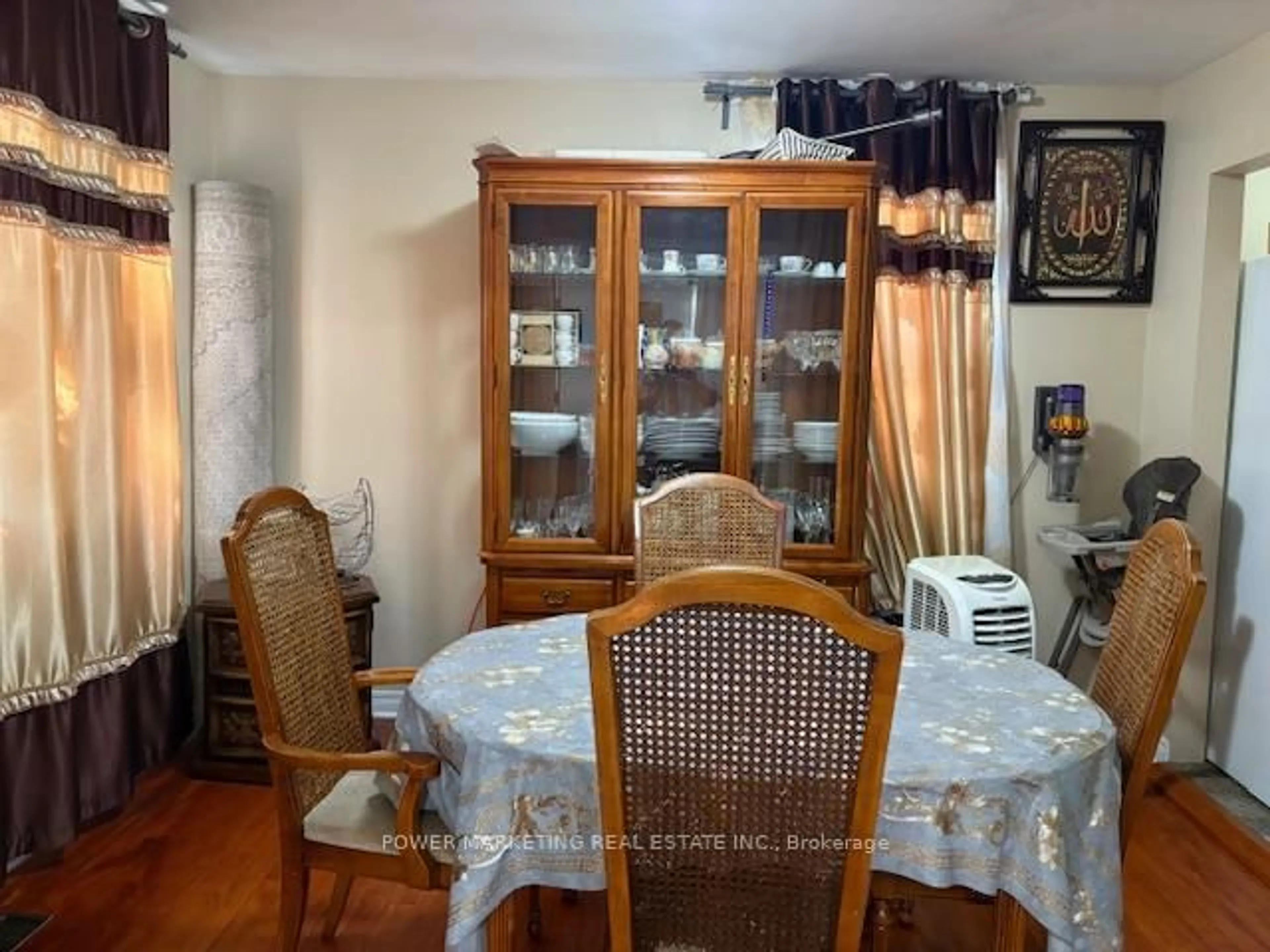 Dining room, unknown for 803 Merivale Rd, Ottawa Ontario K1Z 5Z5