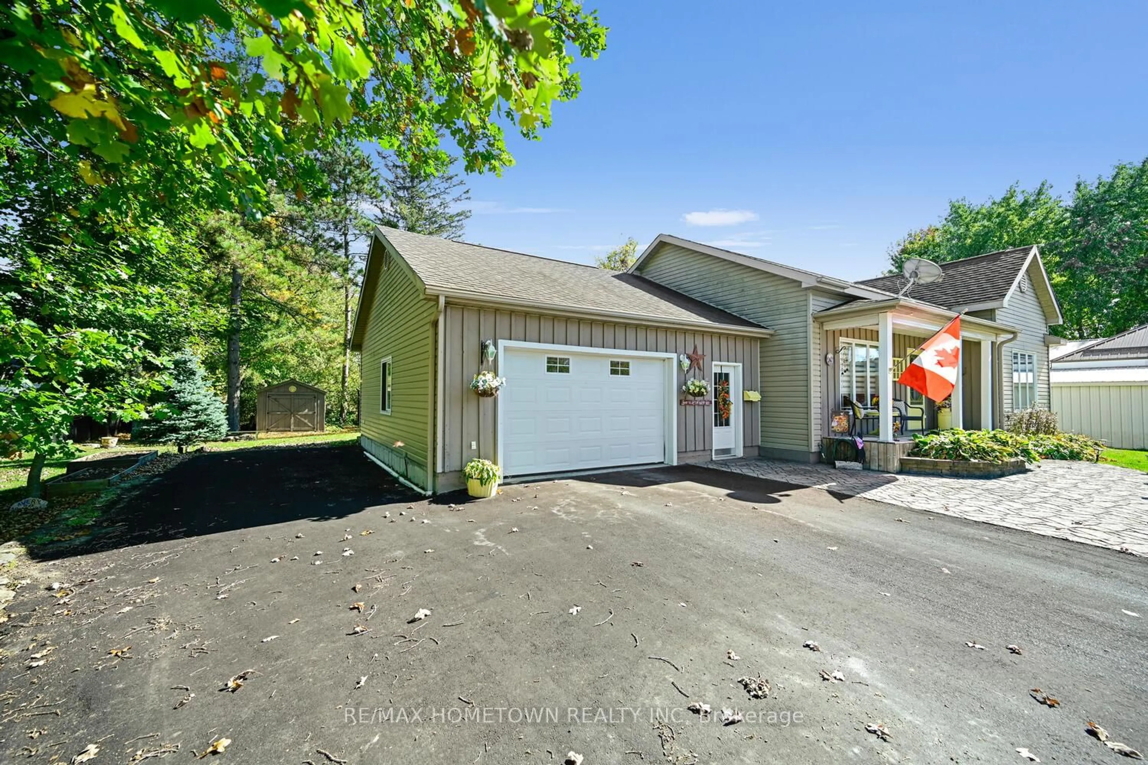 Indoor garage for 8121 Main St, Augusta Ontario K0G 1R0