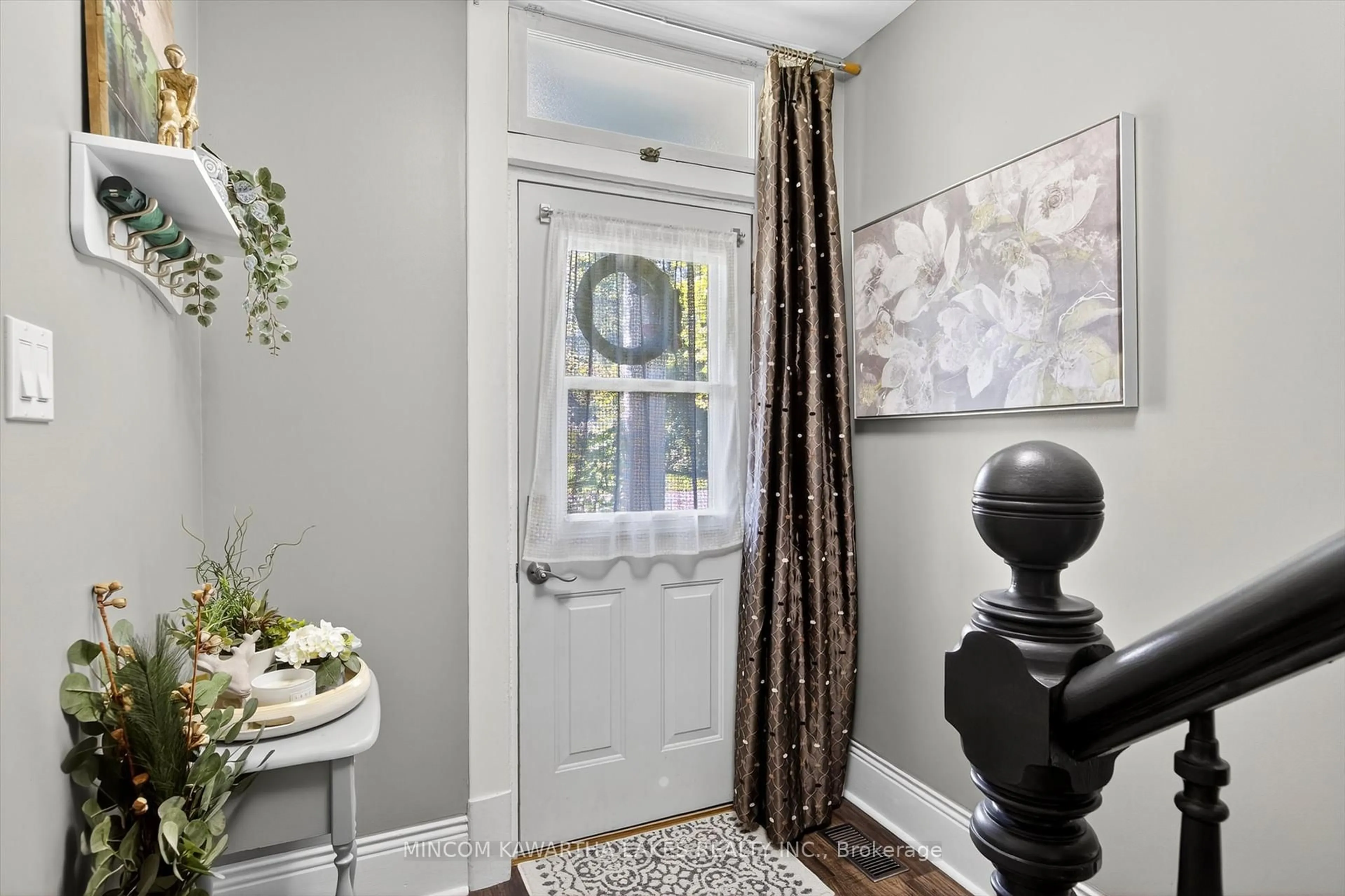 Indoor entryway for 644 Lundys Lane, Peterborough Ontario K9J 4J8