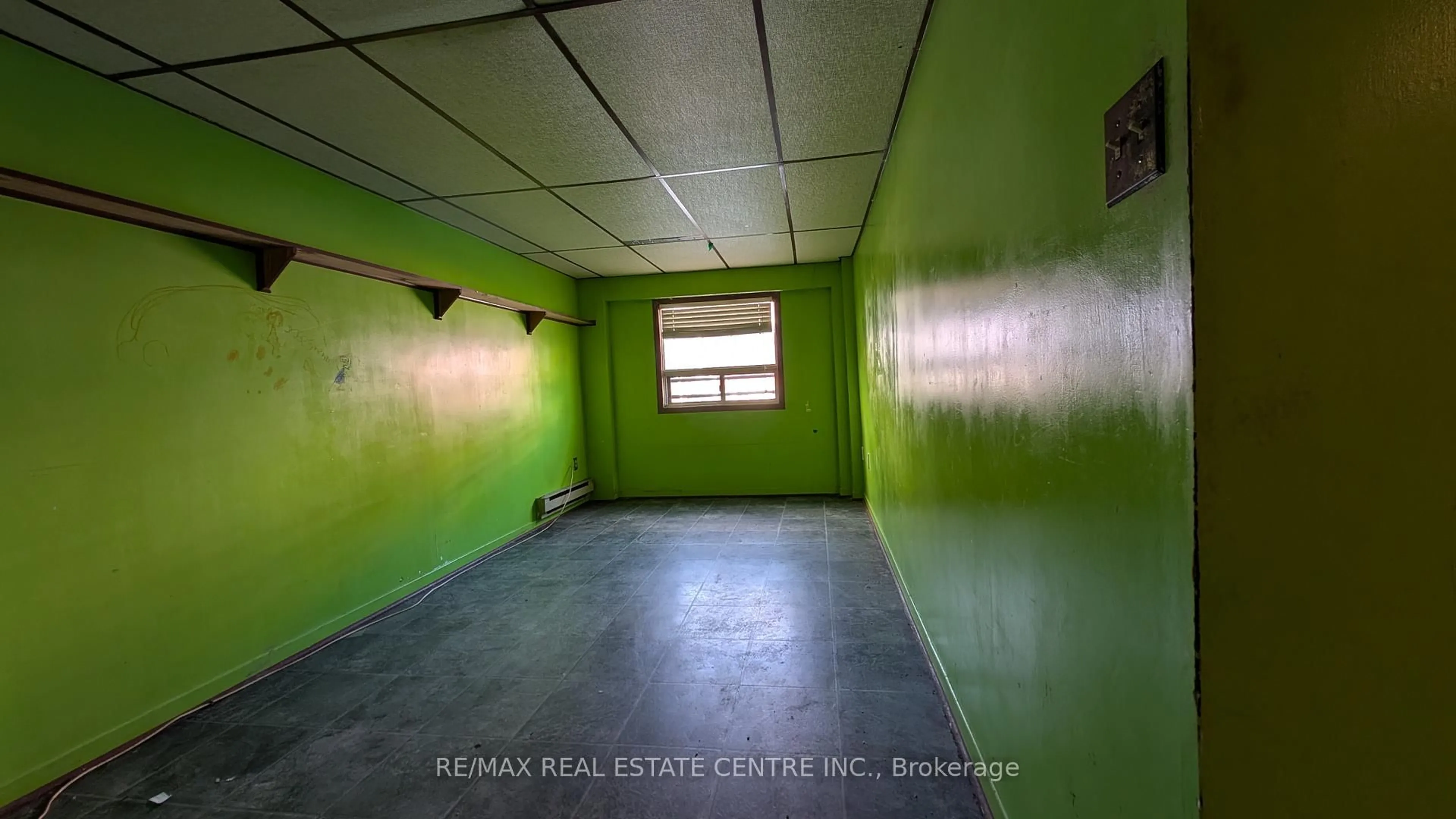 A pic of a room for 68 Magill St, Hamilton Ontario L8R 2Y5