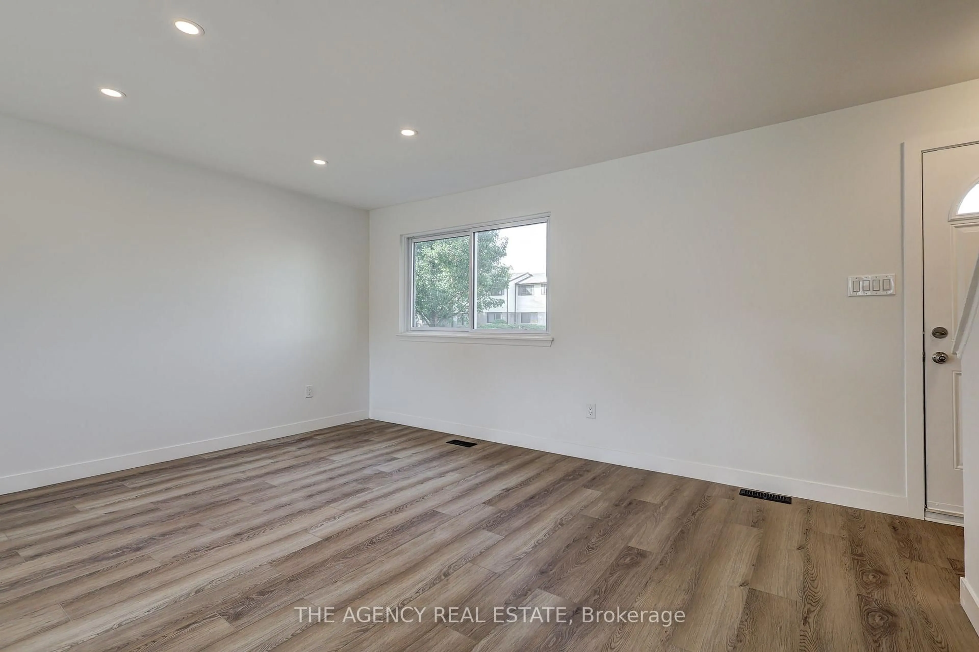 A pic of a room for 825 Dundalk Dr #71, London South Ontario N6C 3V6