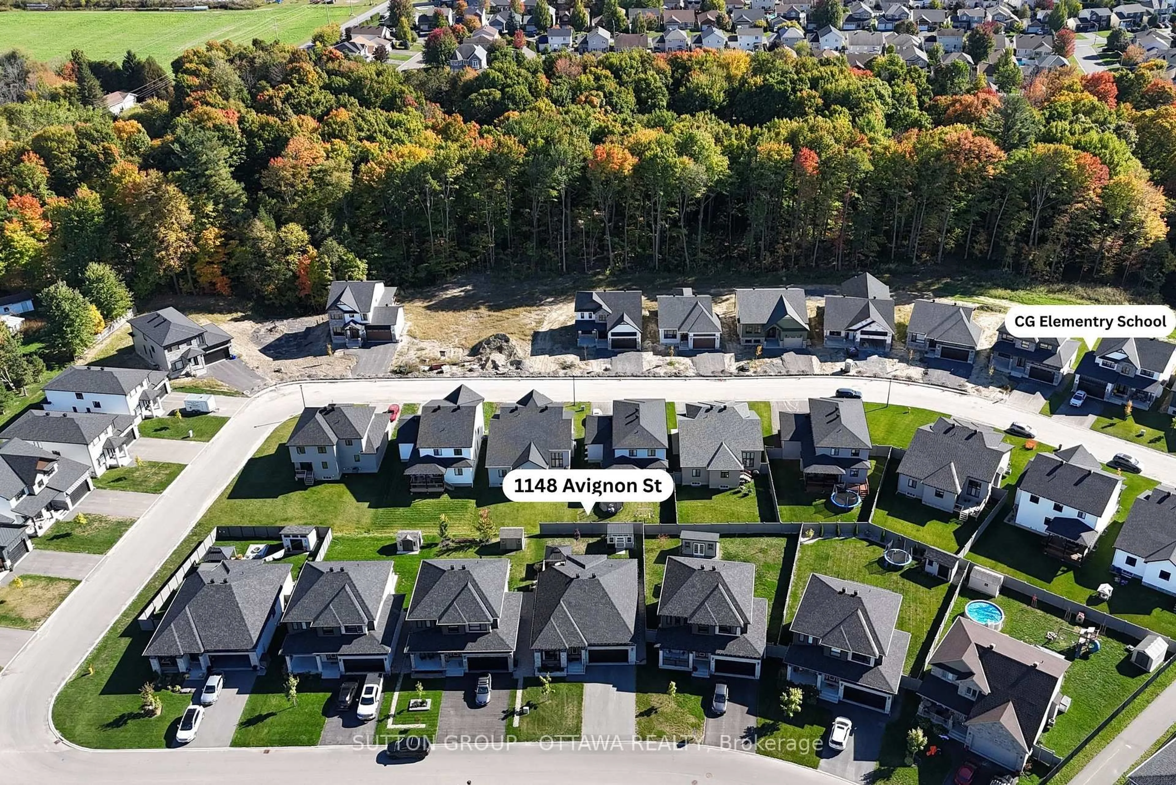 A pic from outside/outdoor area/front of a property/back of a property/a pic from drone, street for 1148 Avignon St, Russell Ontario K0A 1W0