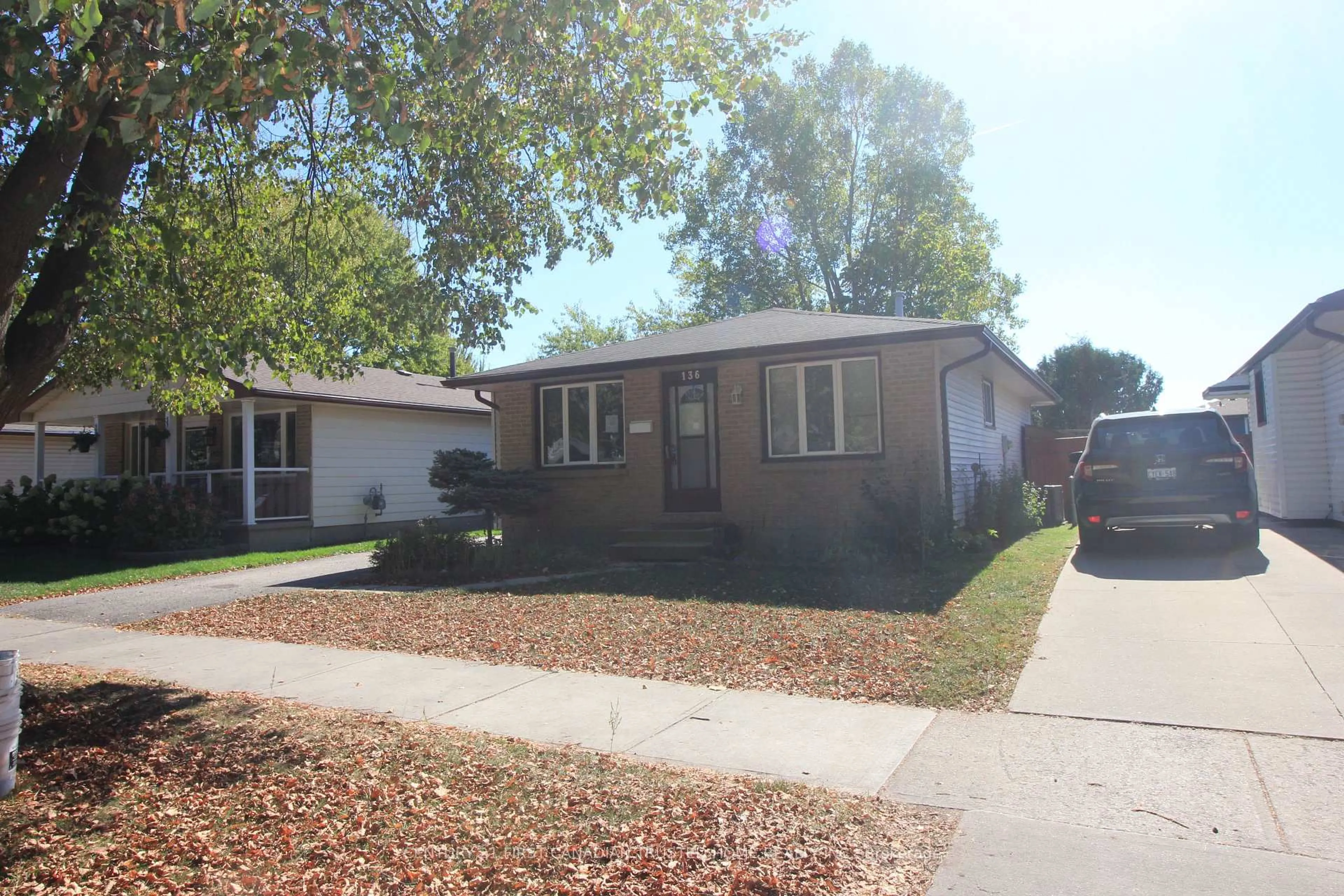 Home with vinyl exterior material, street for 136 Lacey Cres, London South Ontario N6E 2E7
