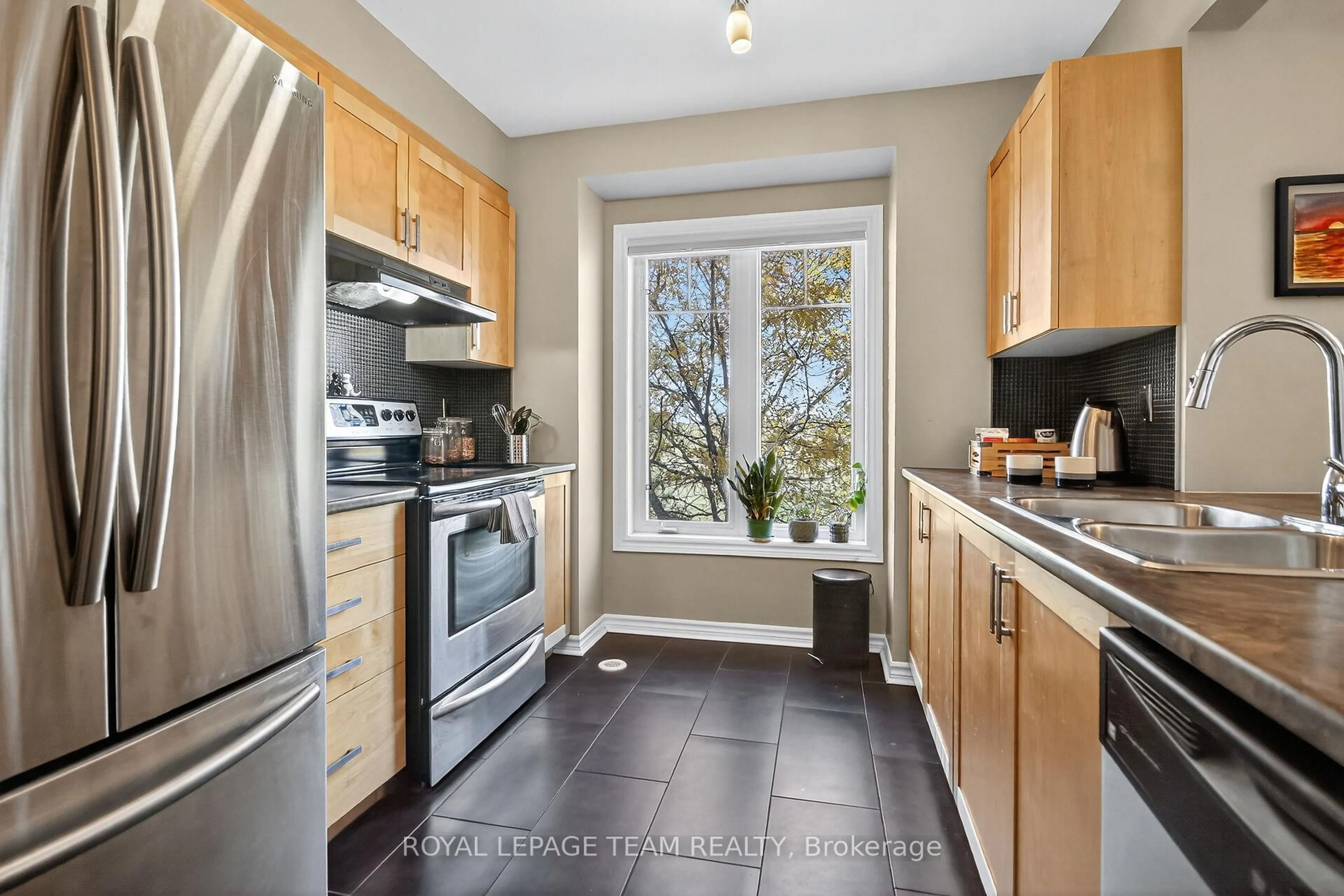 Standard kitchen, unknown for 277 Aquilo Cres, Ottawa Ontario K2S 0L9