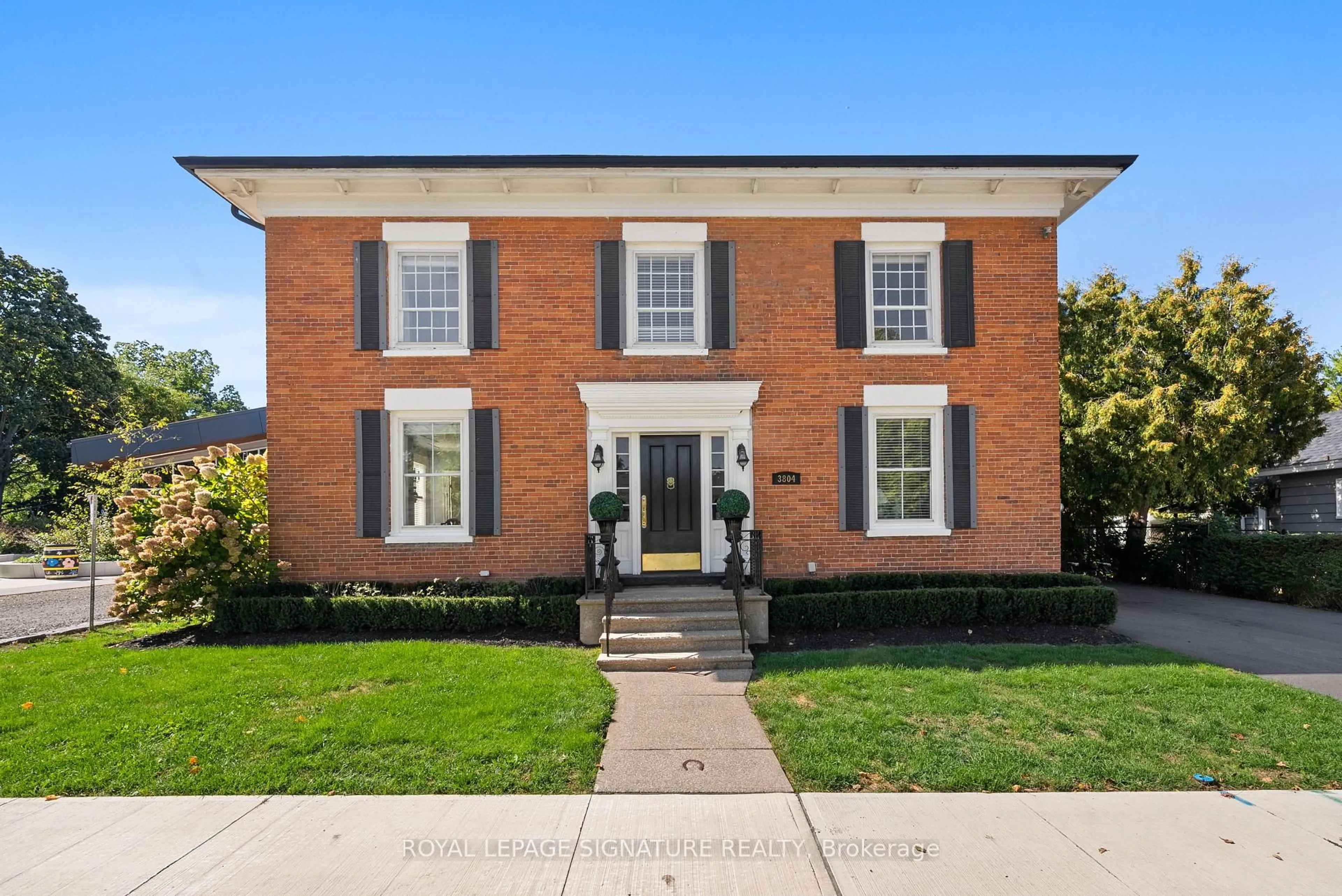 Home with brick exterior material, street for 3804 Main St, Lincoln Ontario L0R 1S0