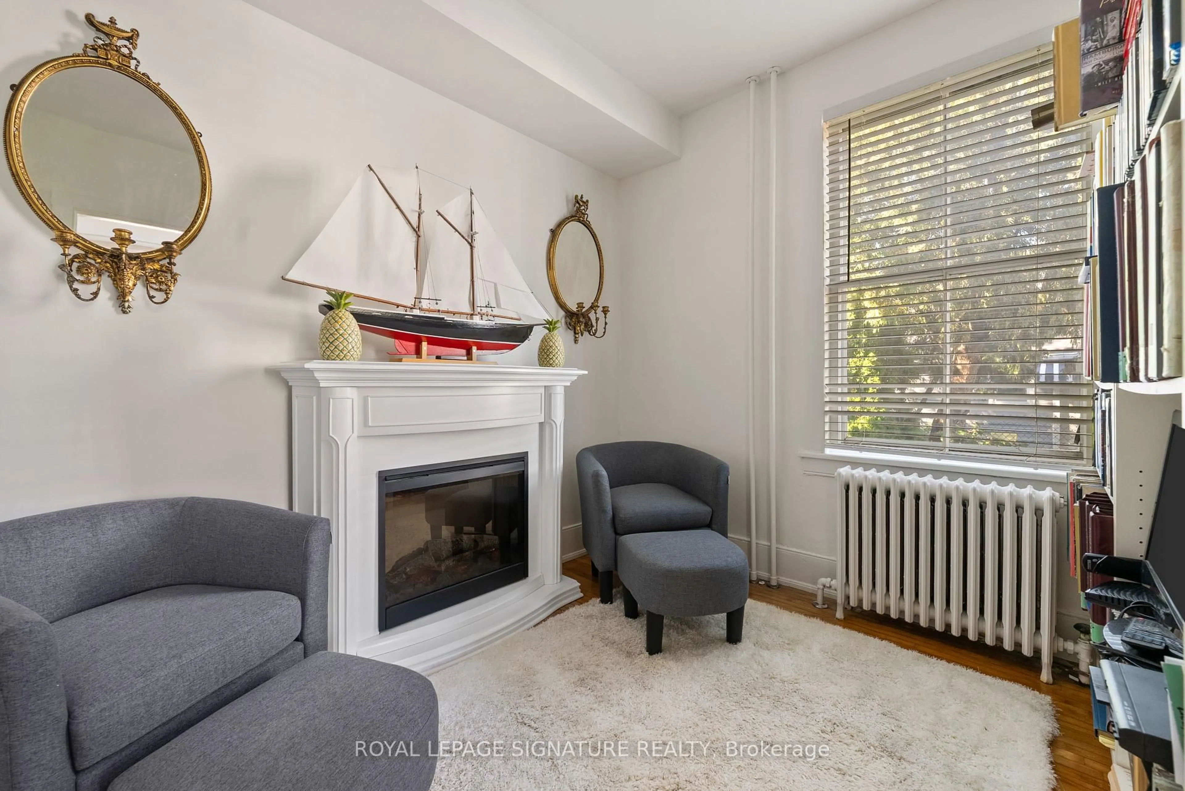 Living room with furniture, unknown for 3804 Main St, Lincoln Ontario L0R 1S0
