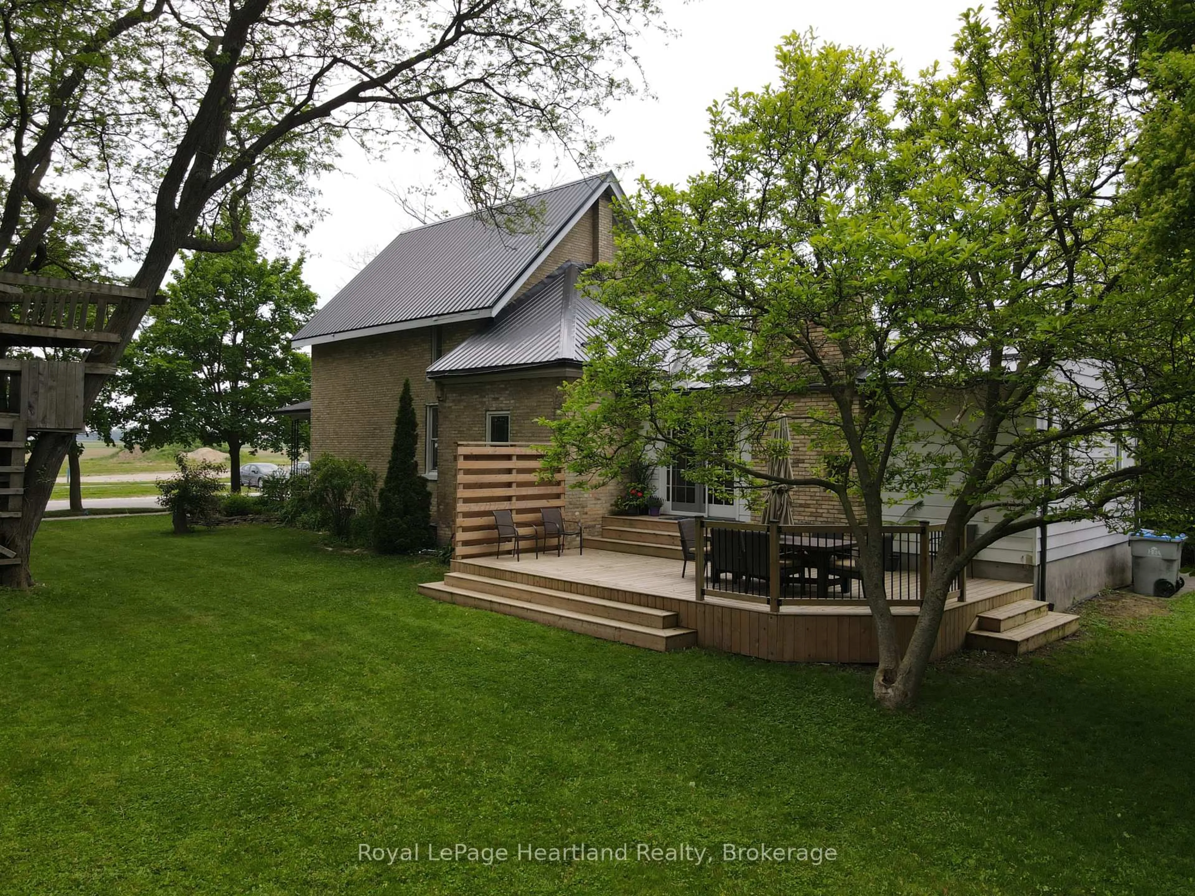 A pic from outside/outdoor area/front of a property/back of a property/a pic from drone, unknown for 78 Victoria Ave, South Huron Ontario N0M 1M0